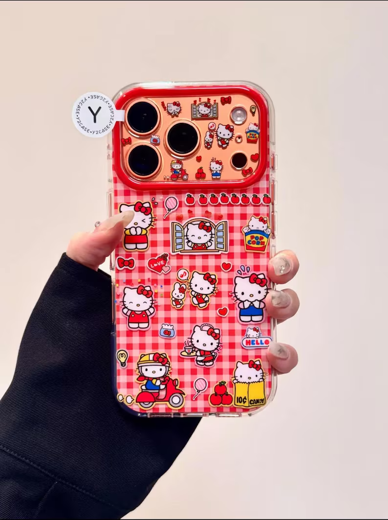 キュートなハローキティのレッドギンガムチェックケース（ビーズチャーム付き）、キュートなコケットカバー iPhone 17/16/15/14/13 Pro Max、サンリオの美的Y2Kギフト