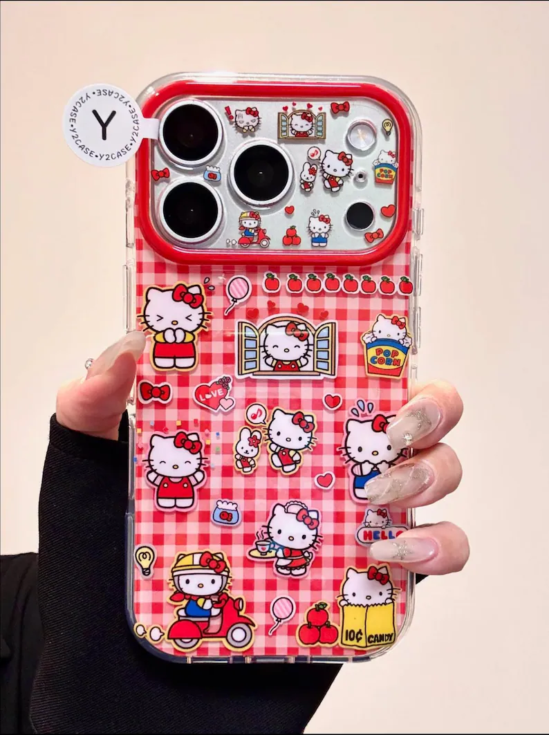 キュートなハローキティのレッドギンガムチェックケース（ビーズチャーム付き）、キュートなコケットカバー iPhone 17/16/15/14/13 Pro Max、サンリオの美的Y2Kギフト