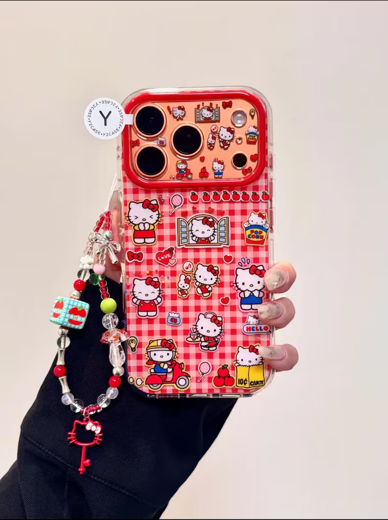 キュートなハローキティのレッドギンガムチェックケース（ビーズチャーム付き）、キュートなコケットカバー iPhone 17/16/15/14/13 Pro Max、サンリオの美的Y2Kギフト