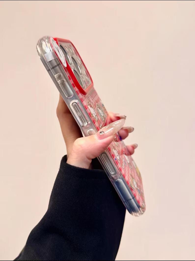 キュートなハローキティのレッドギンガムチェックケース（ビーズチャーム付き）、キュートなコケットカバー iPhone 17/16/15/14/13 Pro Max、サンリオの美的Y2Kギフト