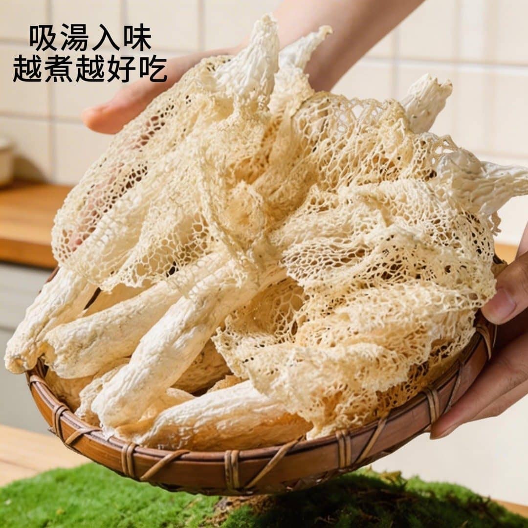 竹笙孔洞結構吸湯特寫