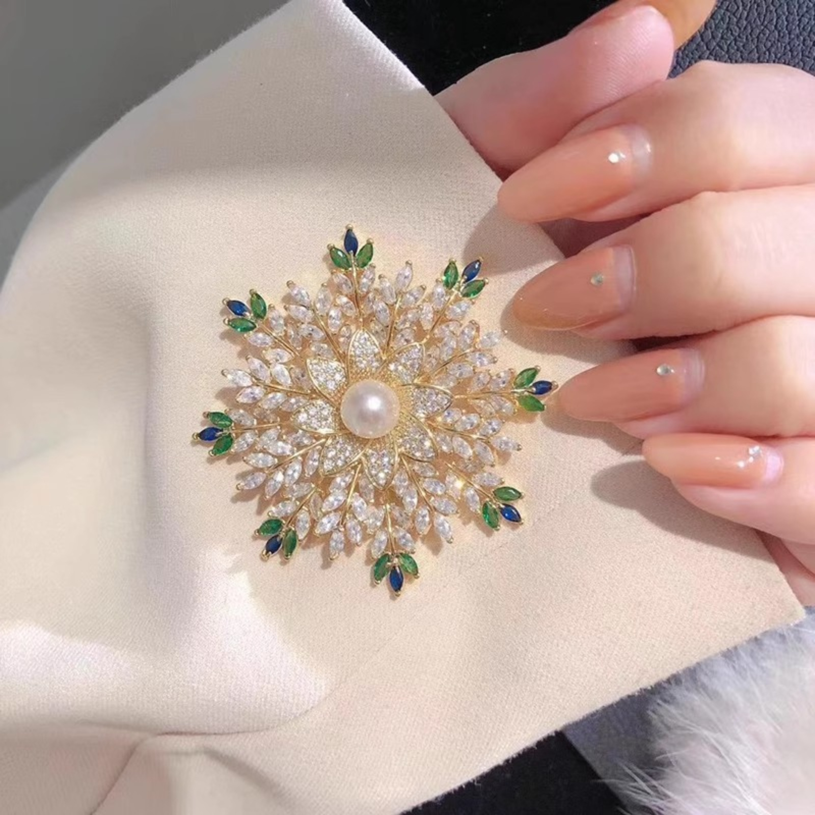精美雪花胸針