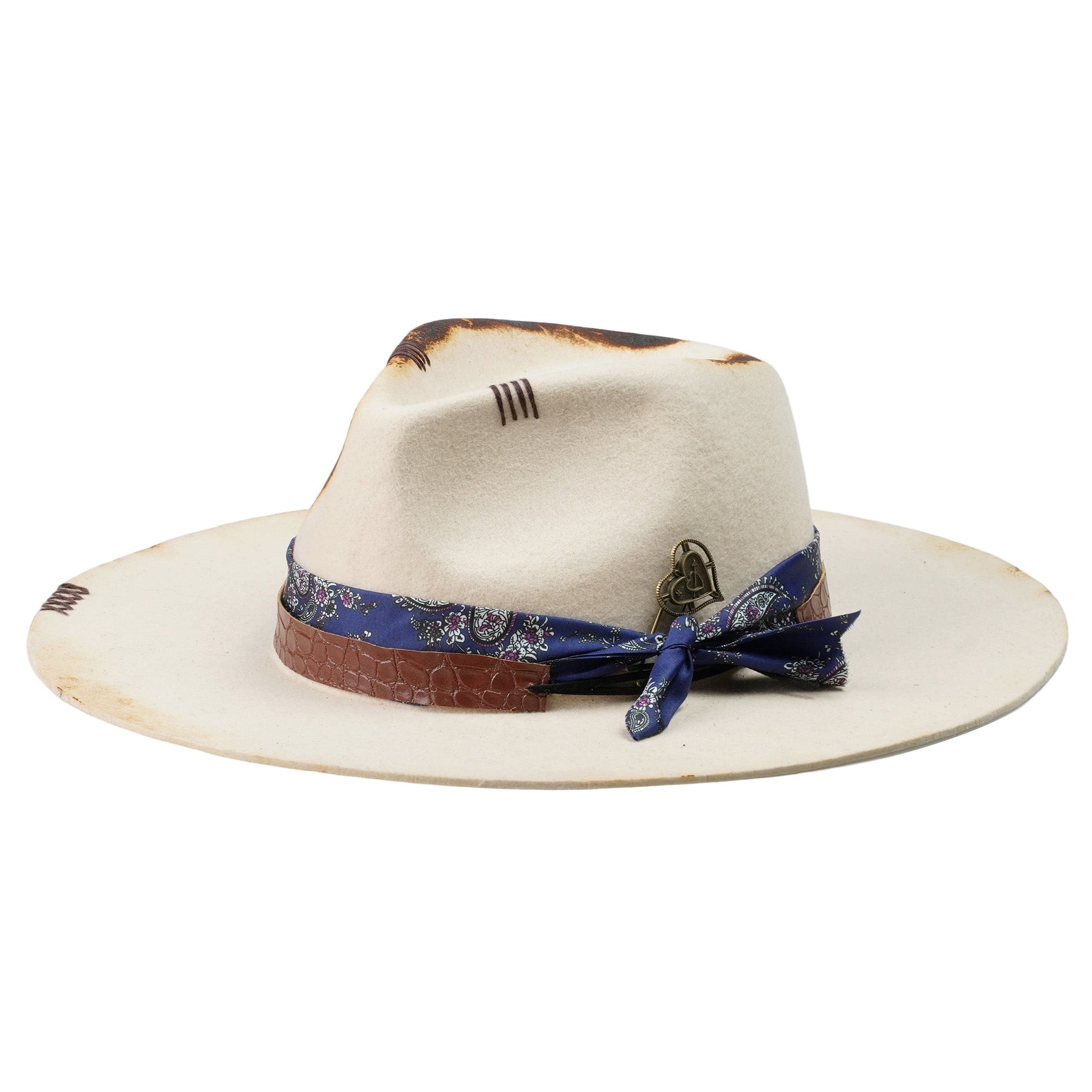 Bold Felt Hat – Minimal Silhouette, Retro-Inspired Hardware