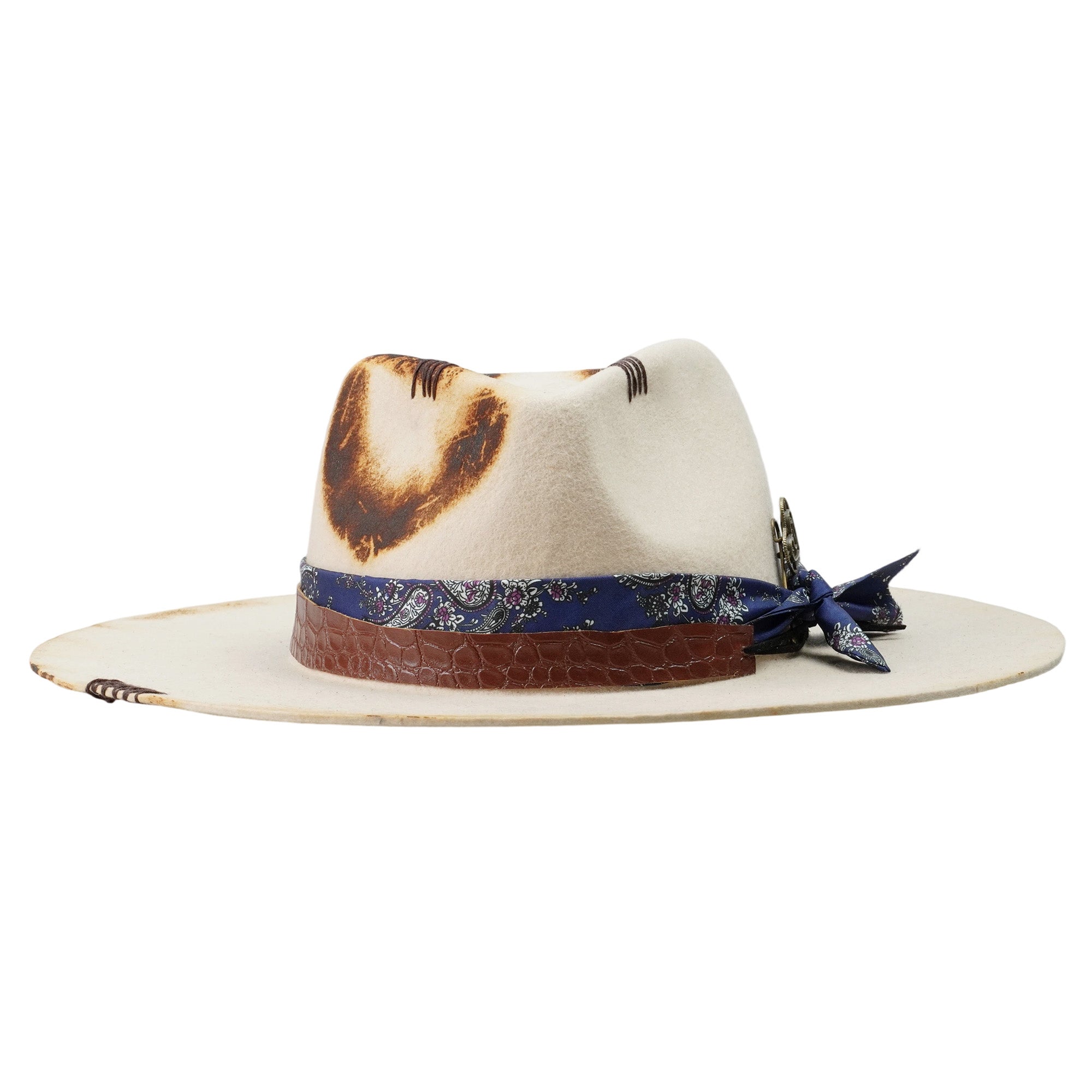 Bold Felt Hat – Minimal Silhouette, Retro-Inspired Hardware
