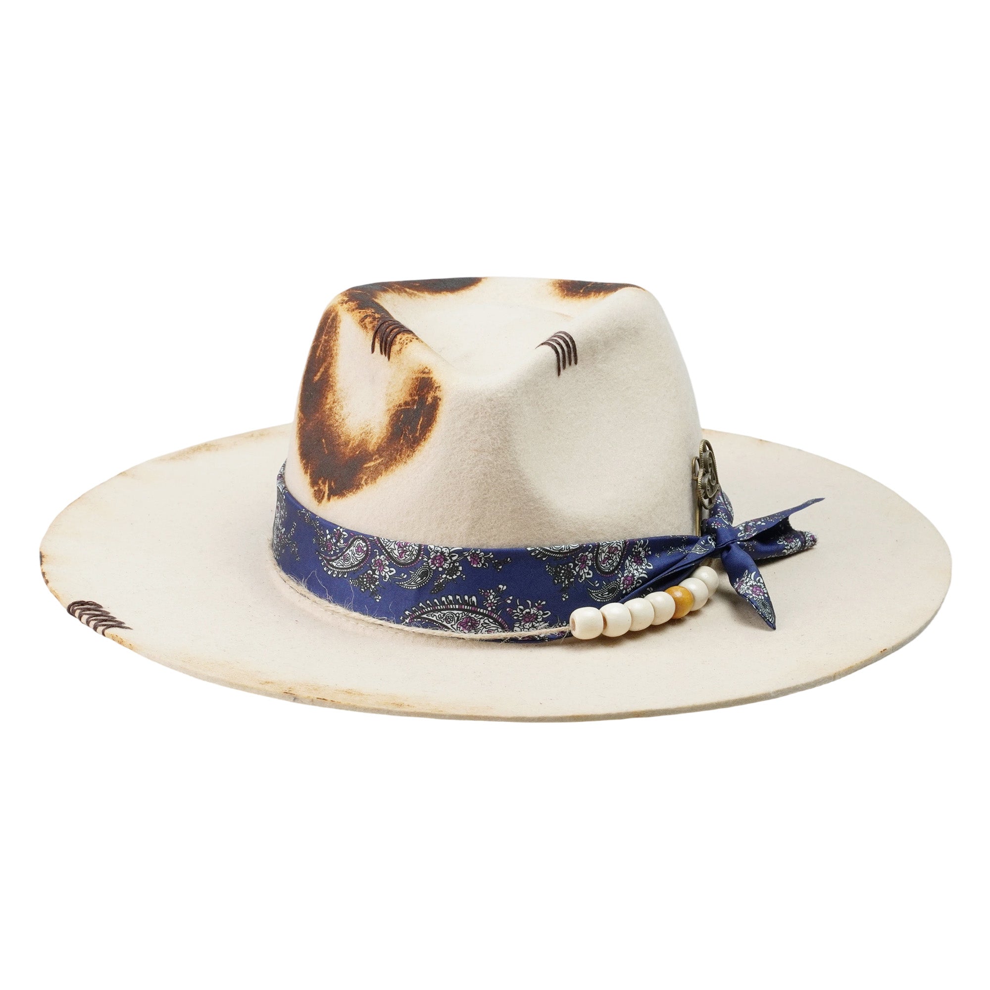 Artistic Felt Hat – Minimal Form, Detailed Hardware