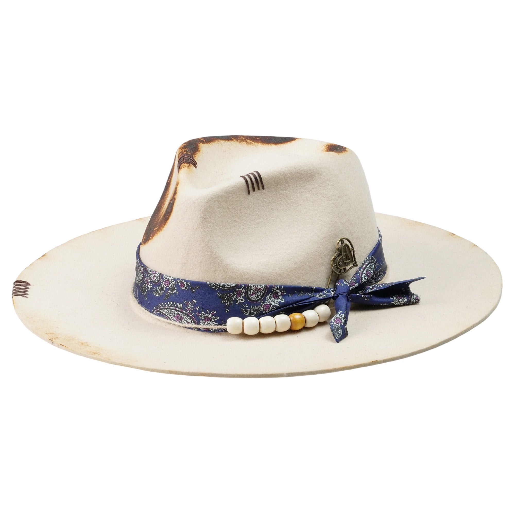 Artistic Felt Hat – Minimal Form, Detailed Hardware