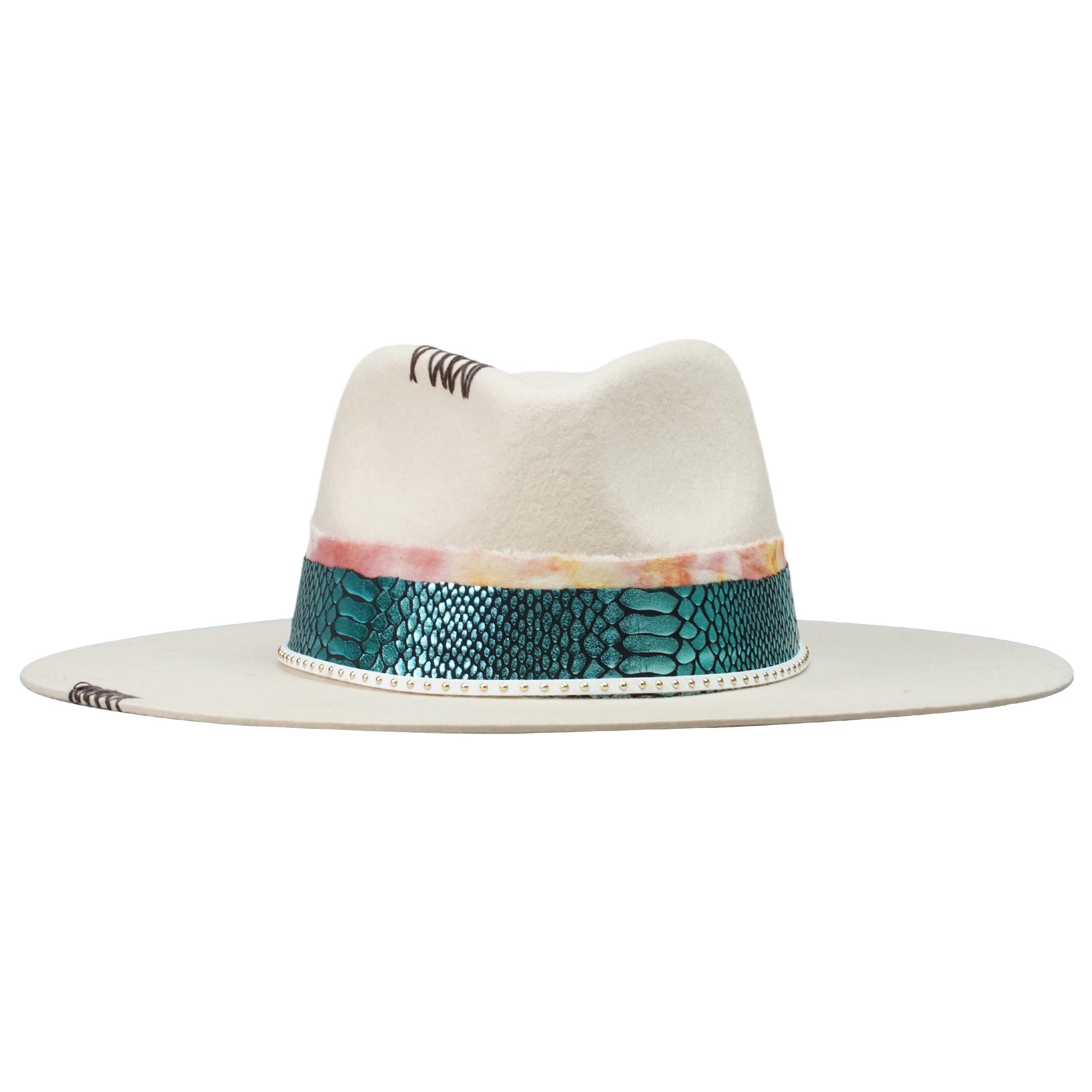 Elegant Off-White Hat – Stitched, Dyed, Luxe Trim
