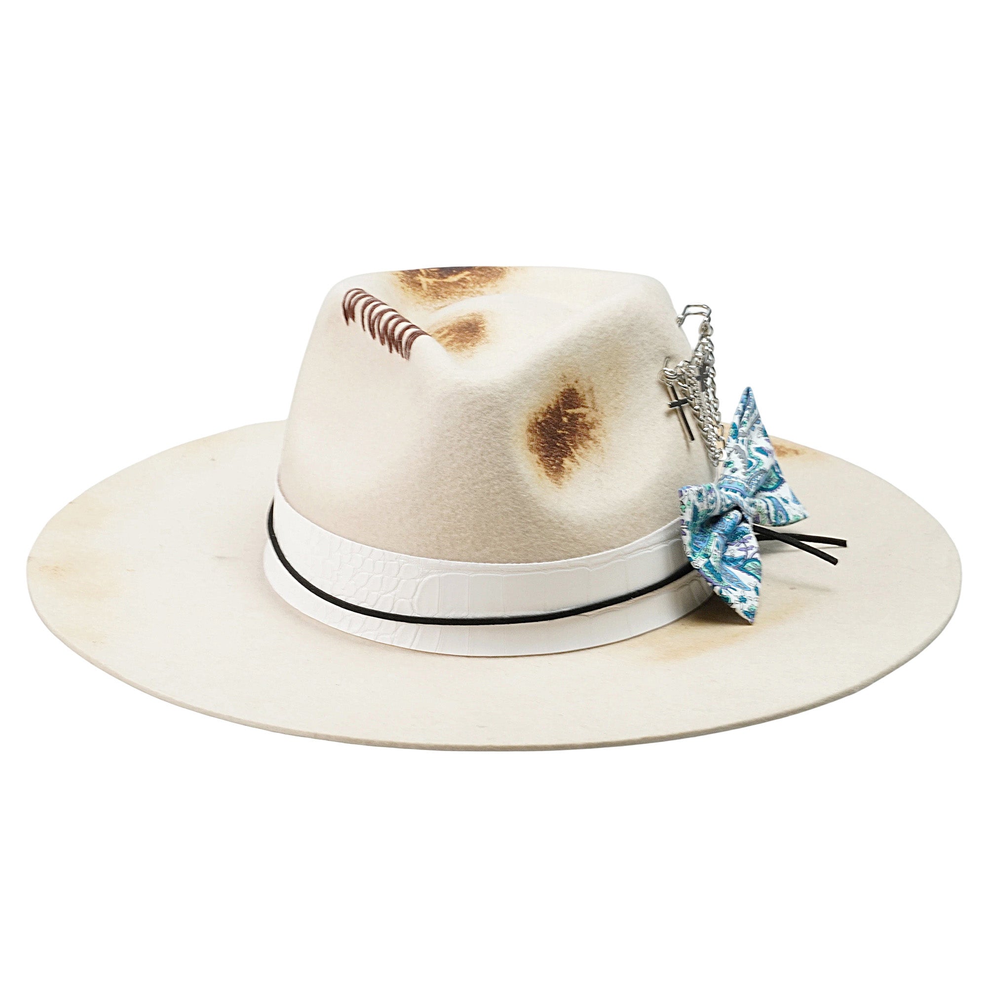 Artistic Felt Hat – Neutral Base, Crocodile-Pattern Band