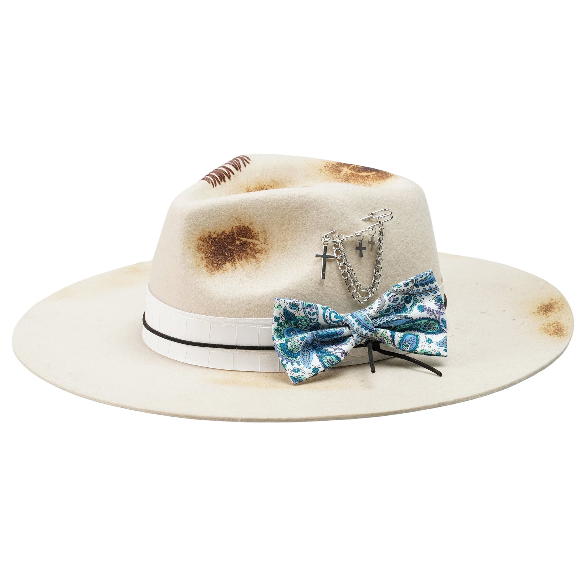Artistic Felt Hat – Neutral Base, Crocodile-Pattern Band