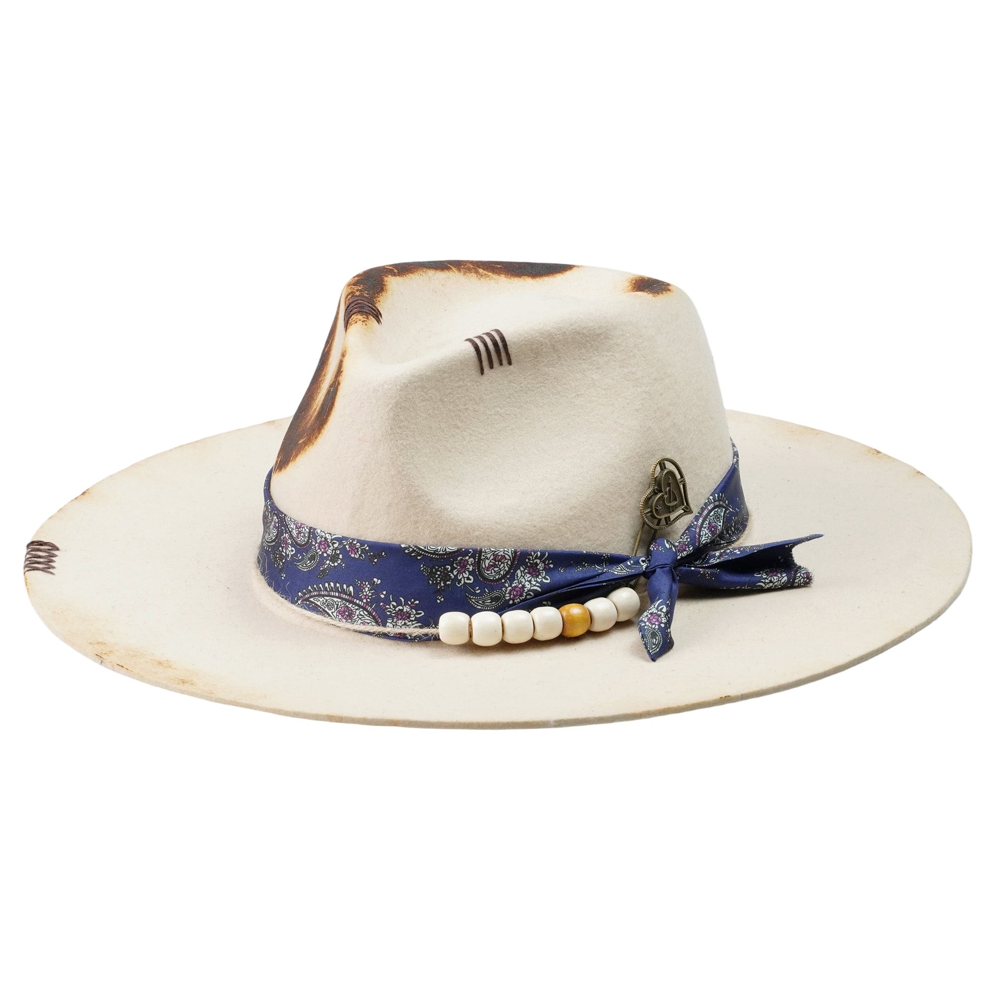 Artistic Felt Hat – Minimal Form, Detailed Hardware