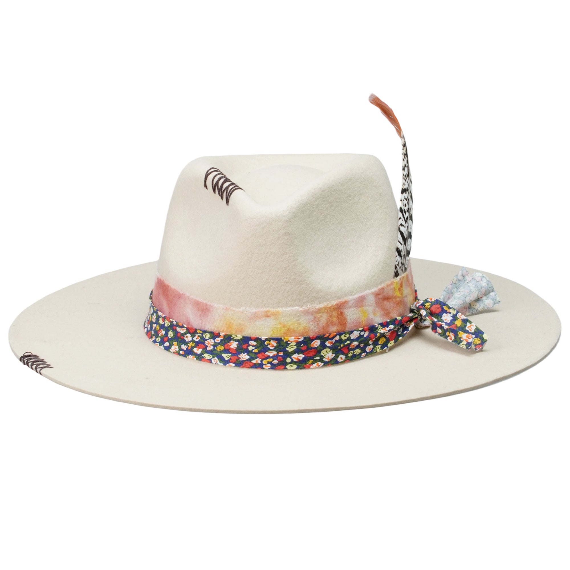 Refined Flat-Brim Hat – Neutral Tone, Floral Print, Subtle Feather Detail