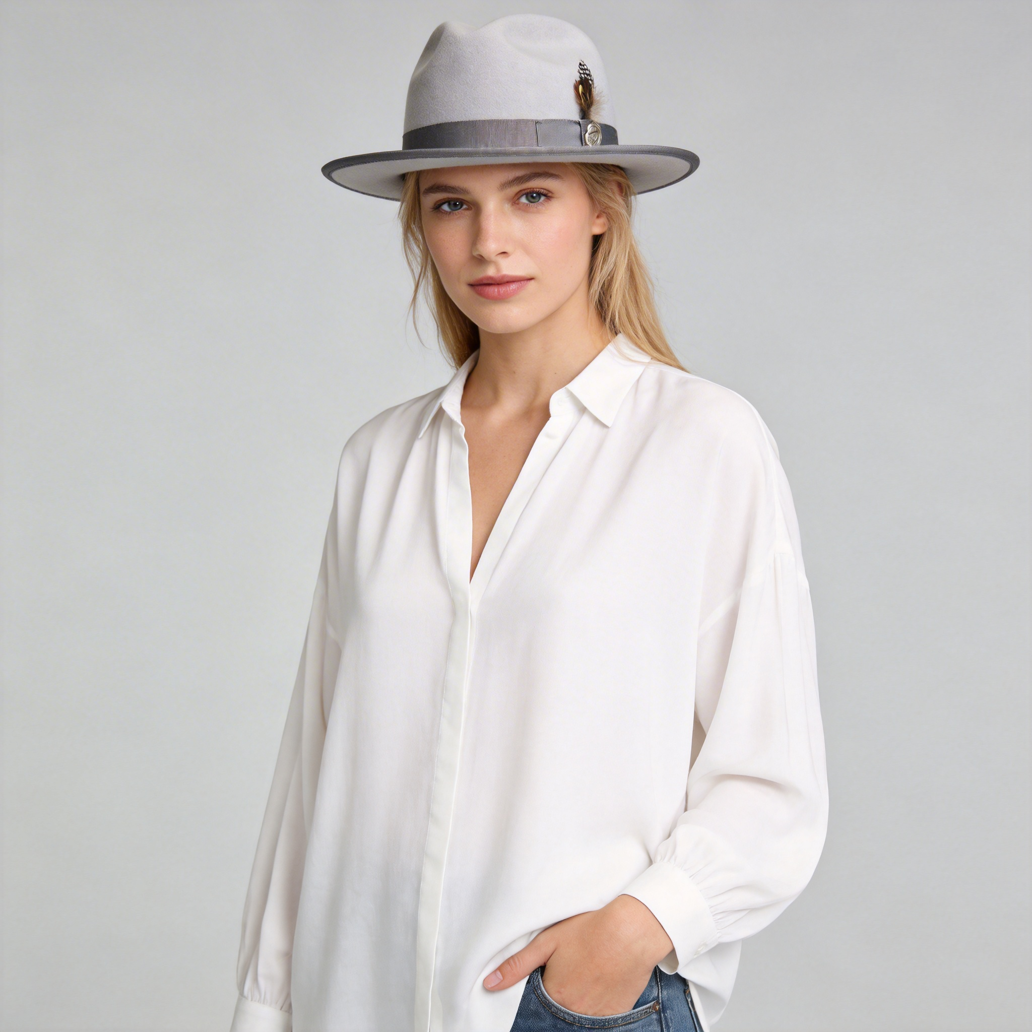 Fashionable Felt Fedora Hat in Sliver Grey