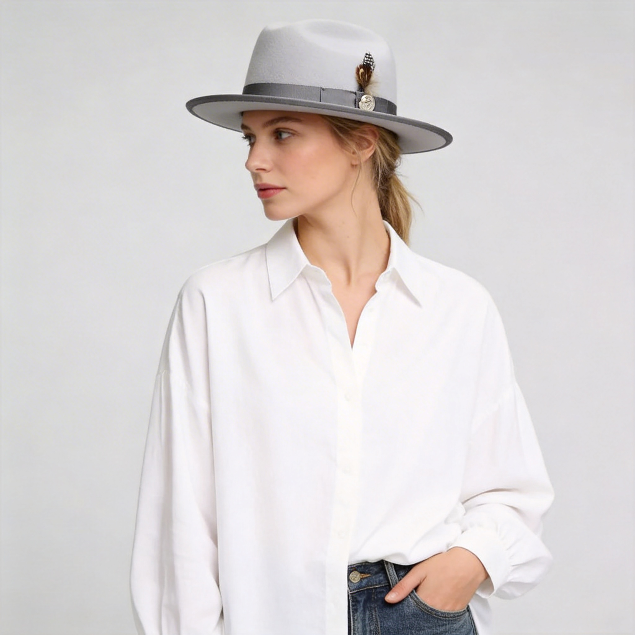Fashionable Felt Fedora Hat in Sliver Grey