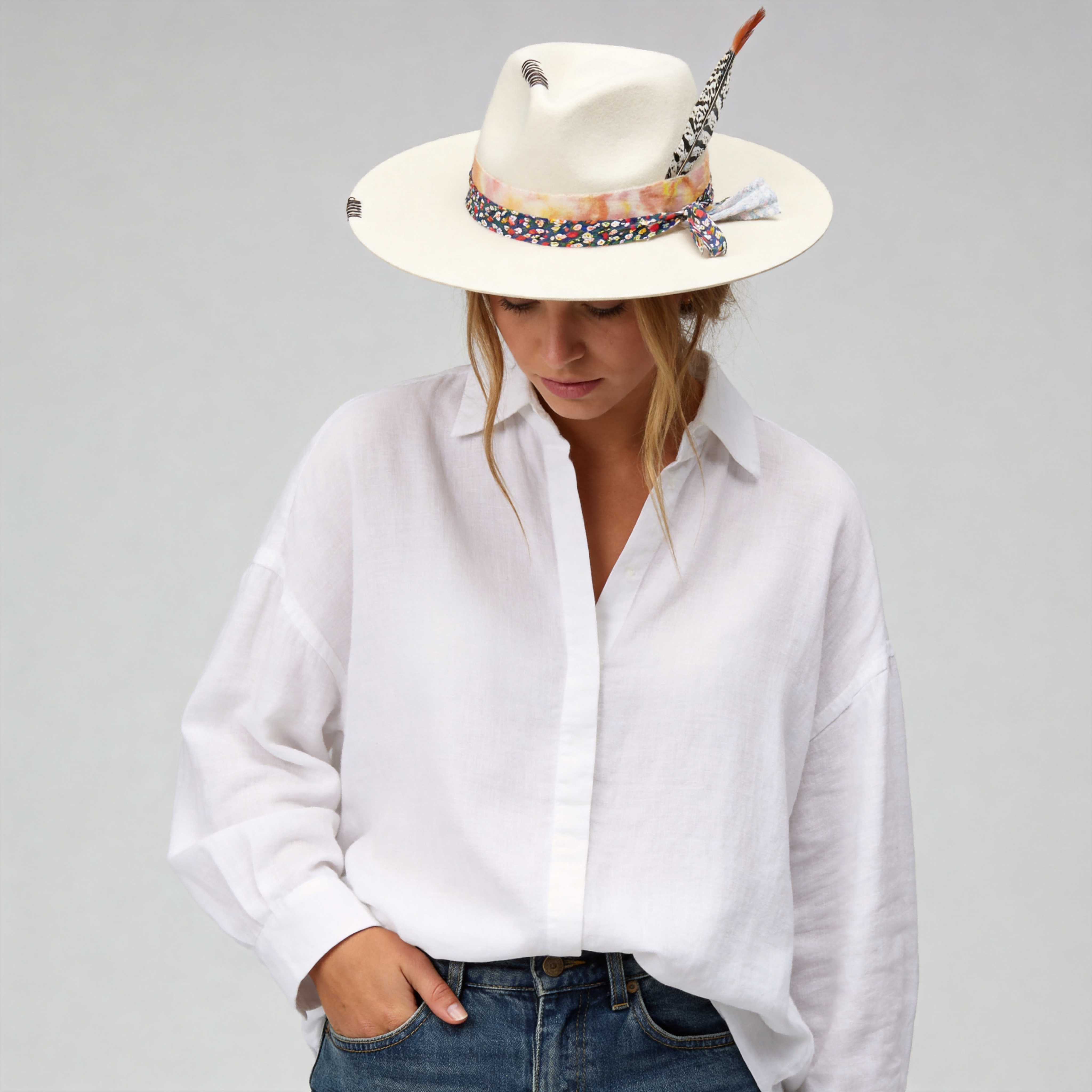 Refined Flat-Brim Hat – Neutral Tone, Floral Print, Subtle Feather Detail