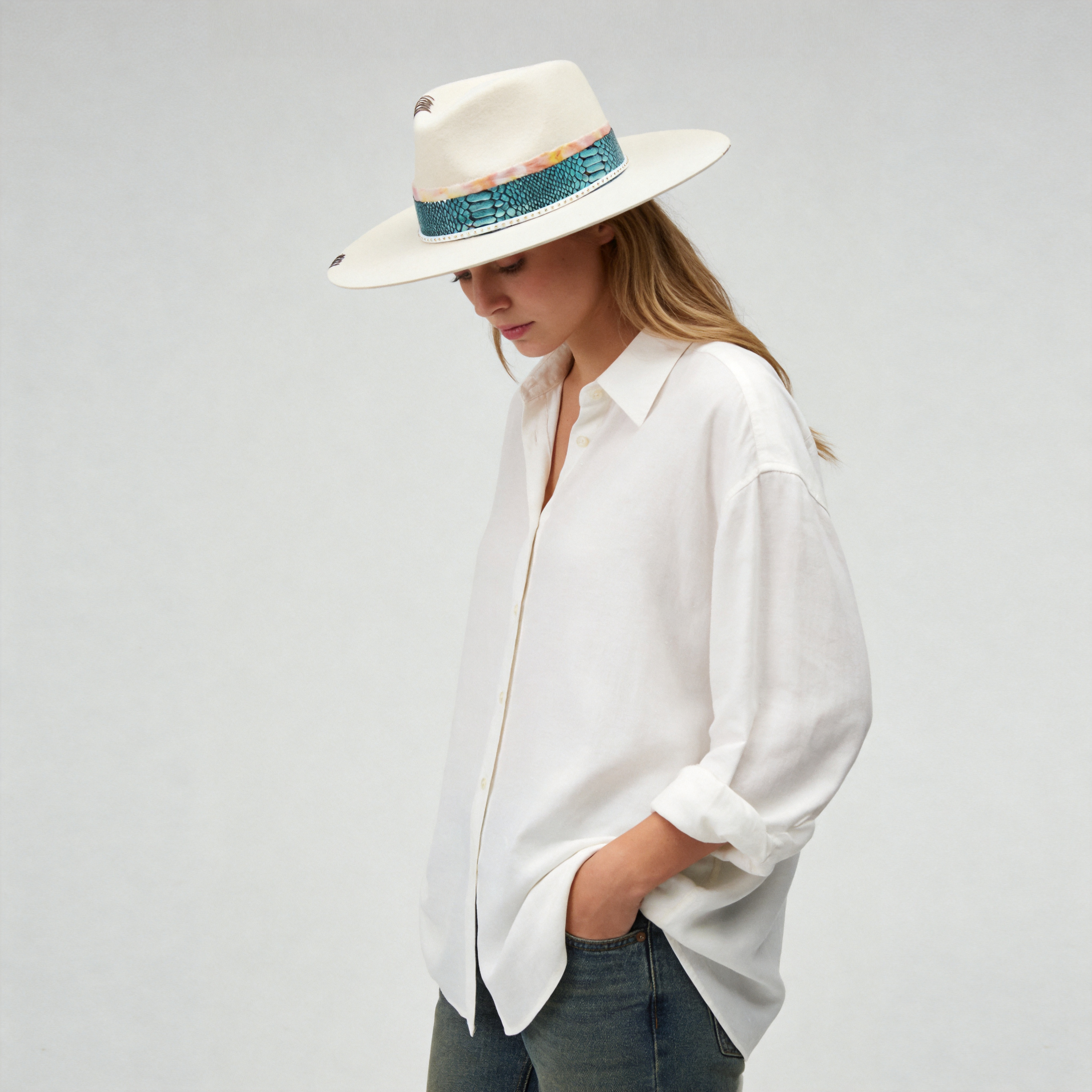 Elegant Off-White Hat – Stitched, Dyed, Luxe Trim