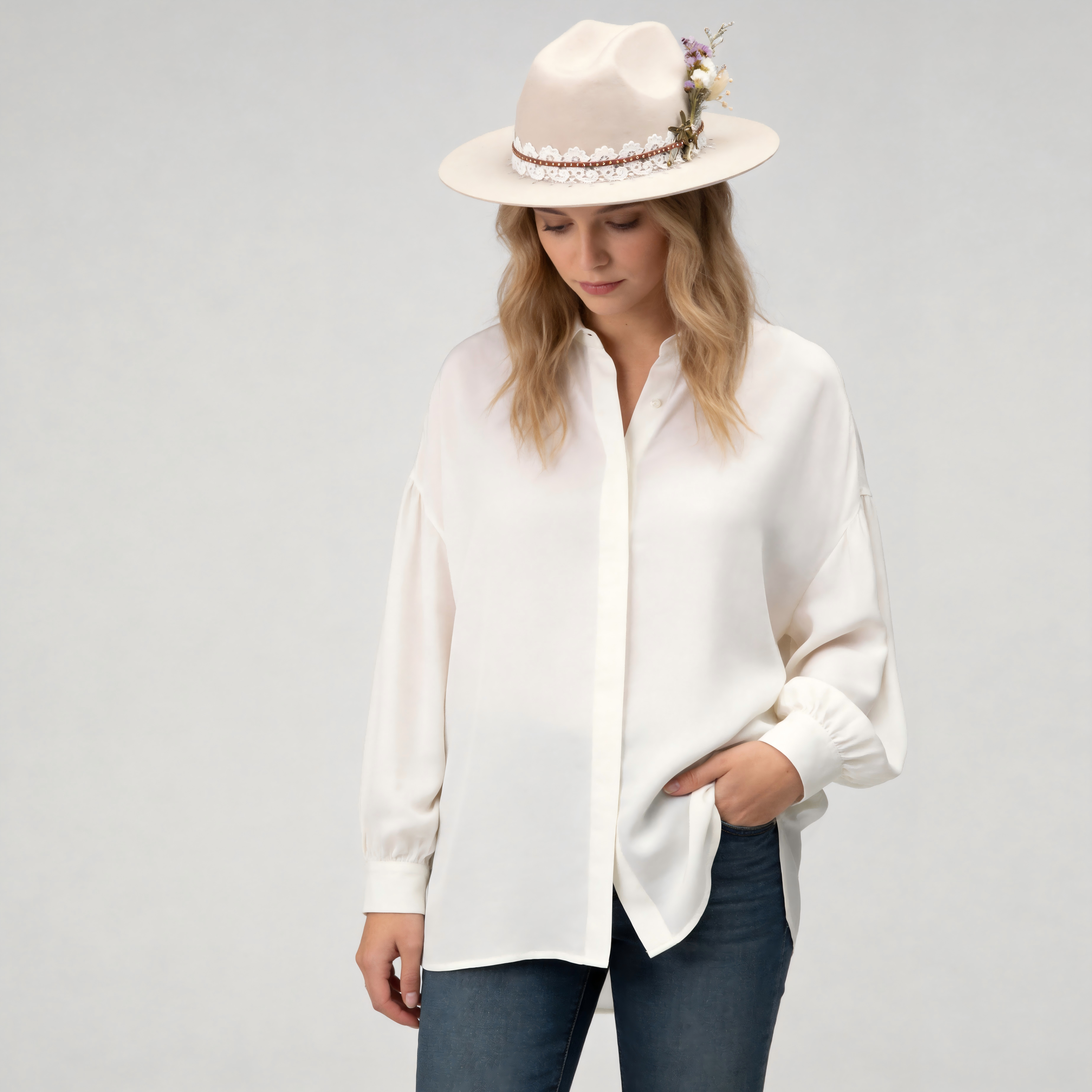 Cream Felt Hat - Star Chain & Bronze Yellow Pin