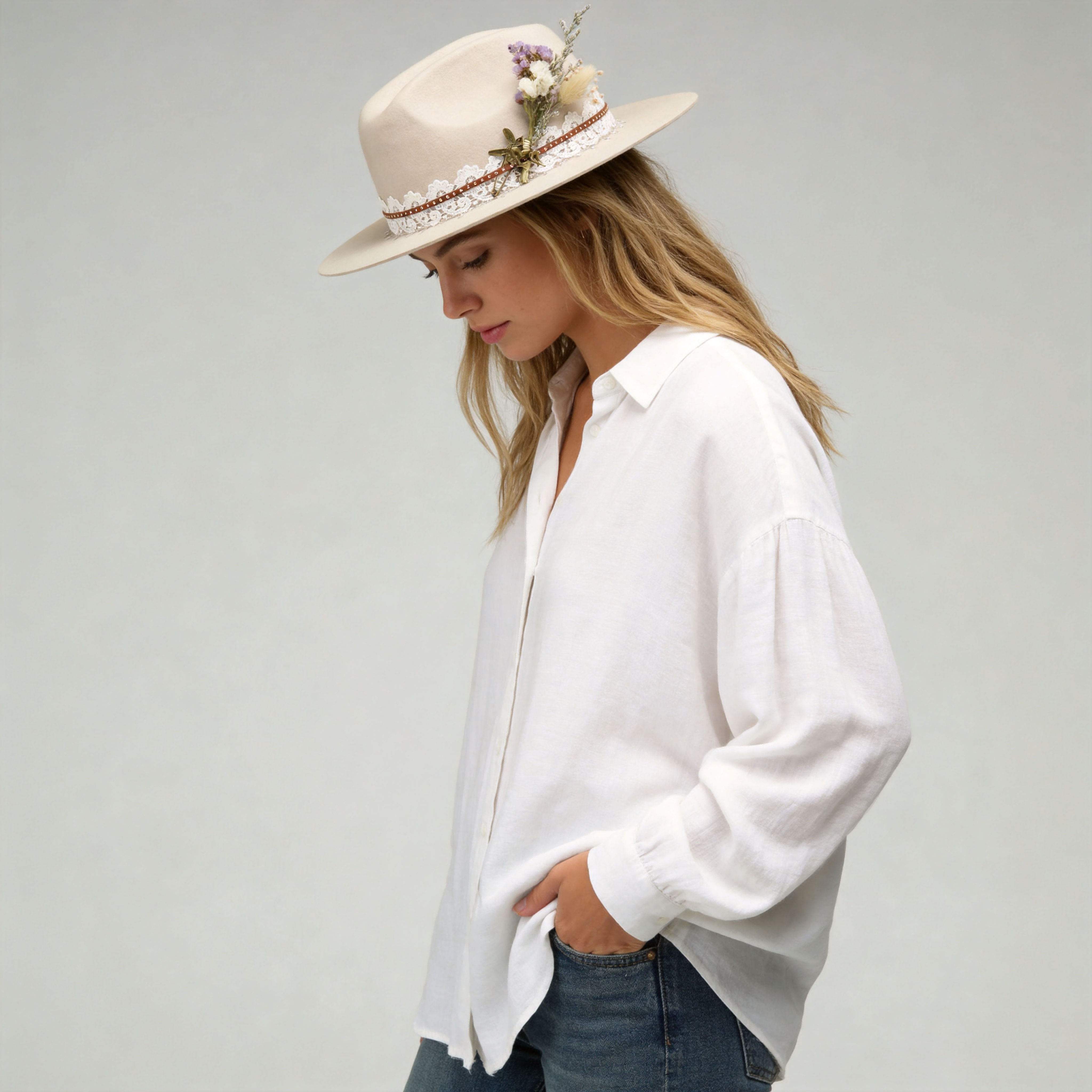 Cream Felt Hat - Star Chain & Bronze Yellow Pin