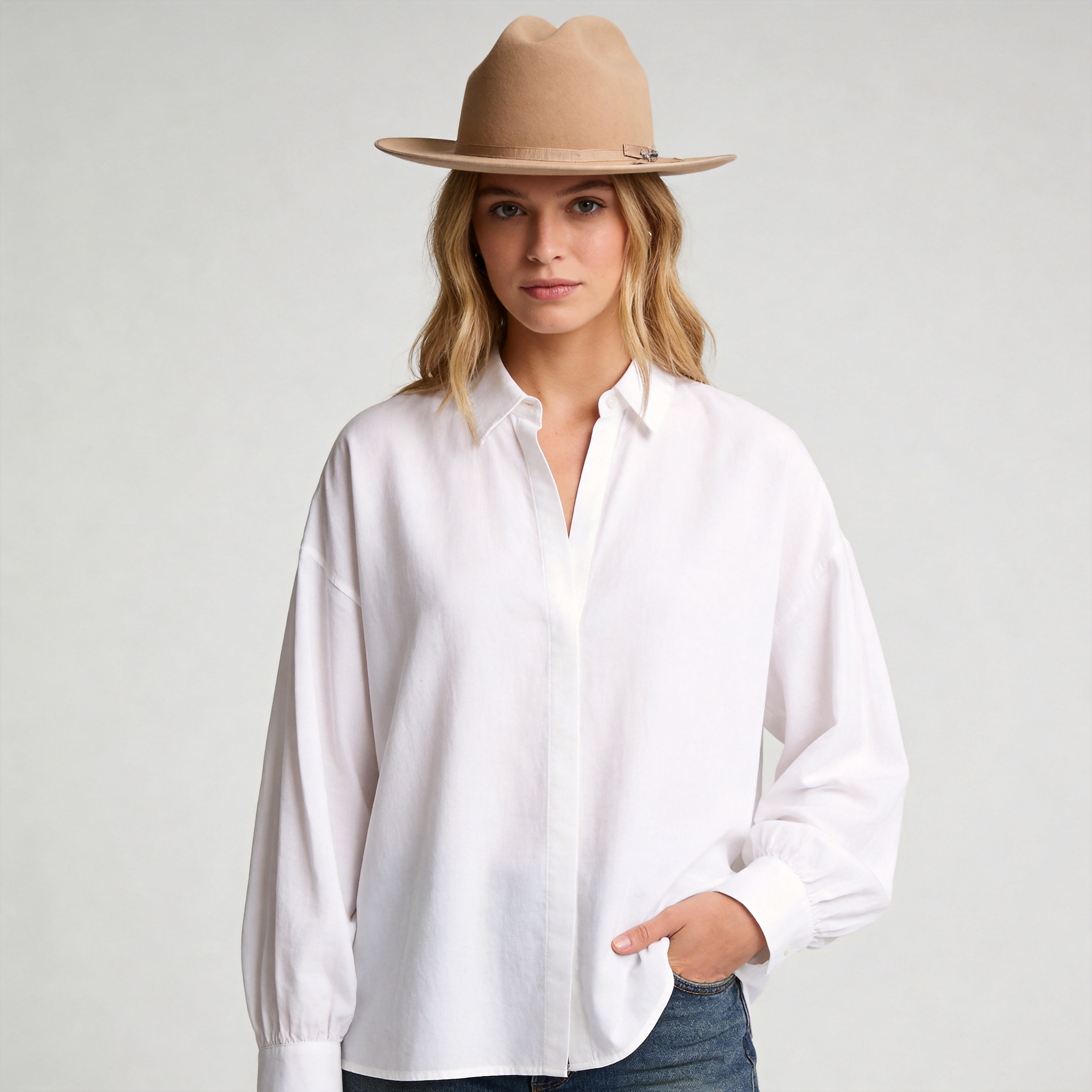 Classic Charm Felt Outdoor Hat in Fawn