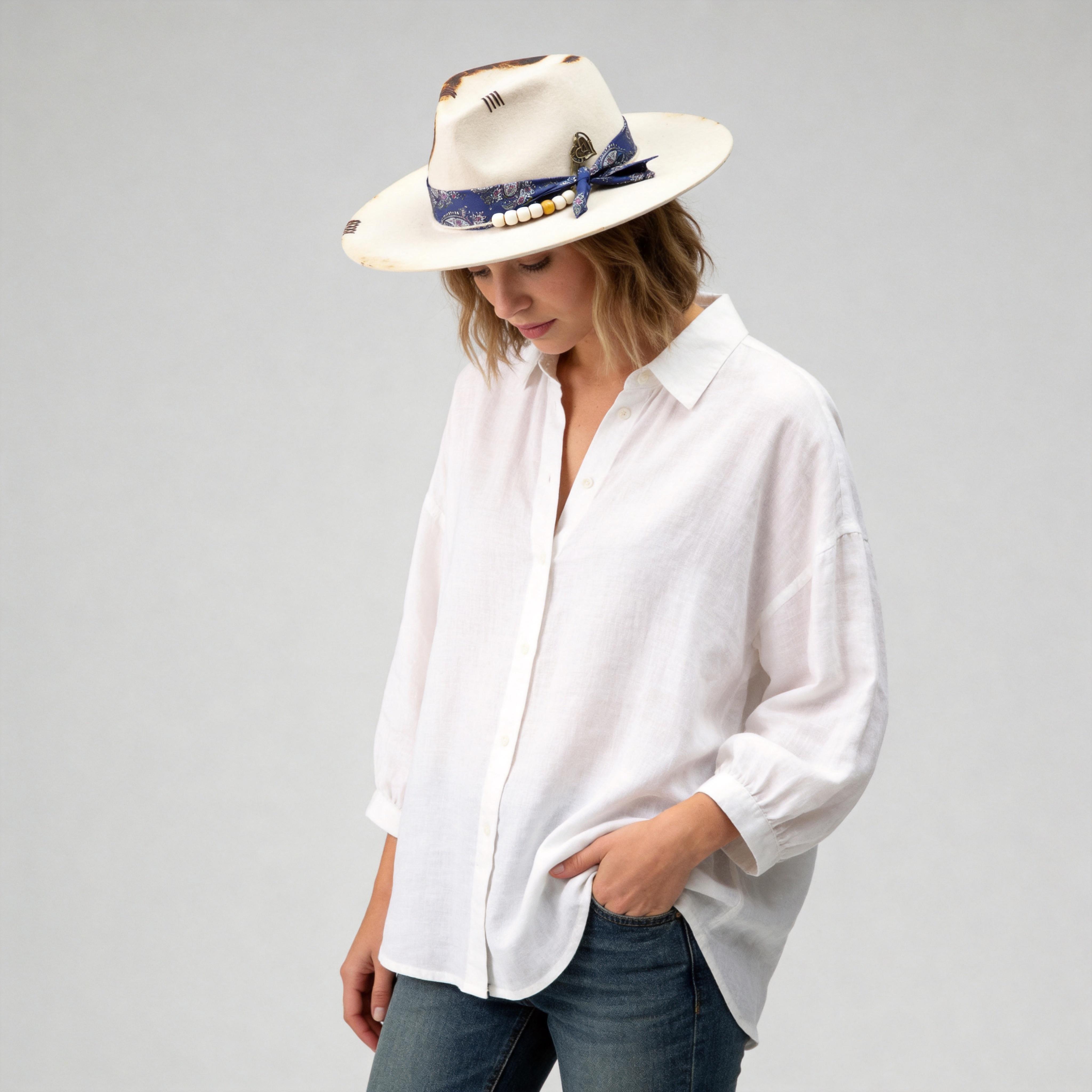 Artistic Felt Hat – Minimal Form, Detailed Hardware