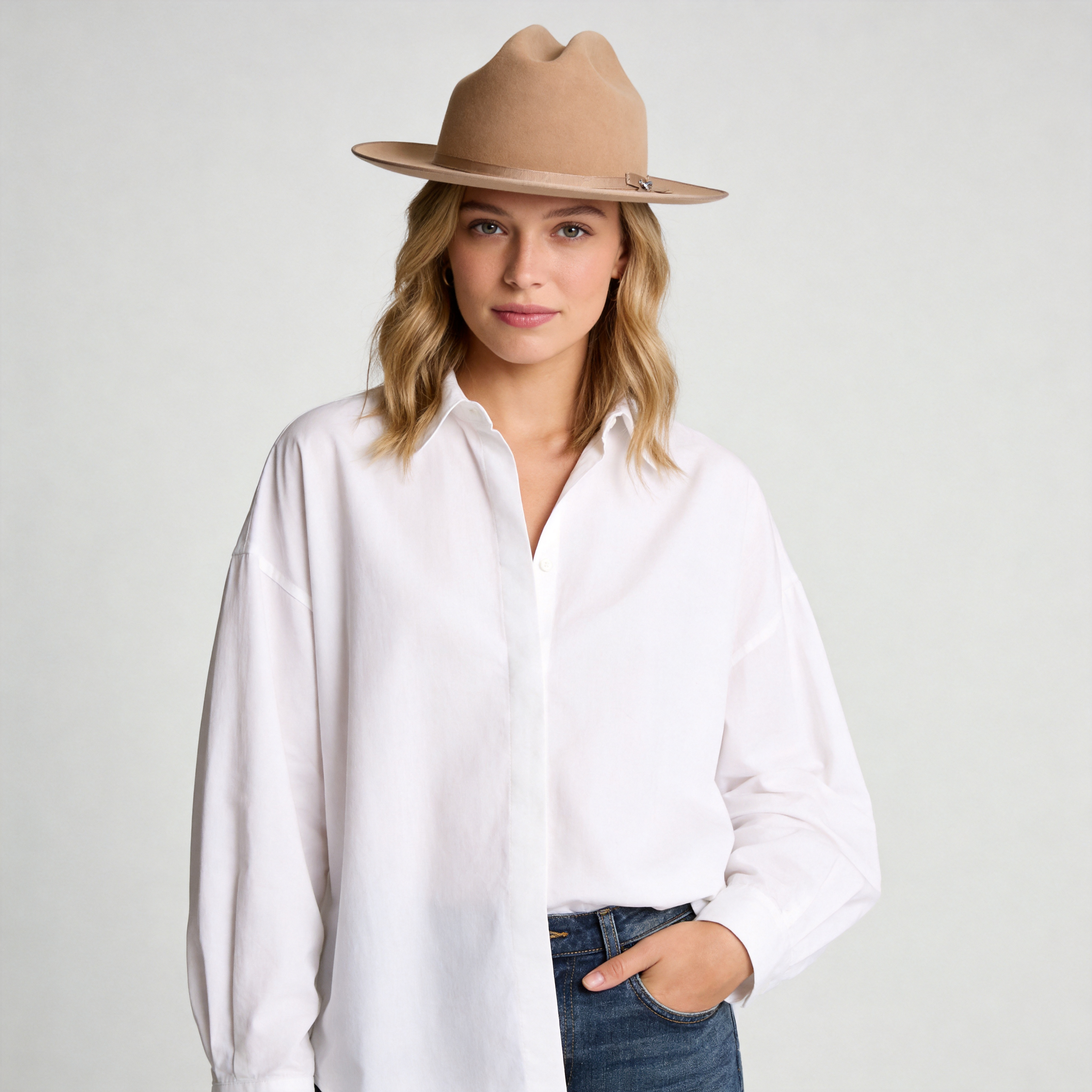 Classic Charm Felt Outdoor Hat in Fawn