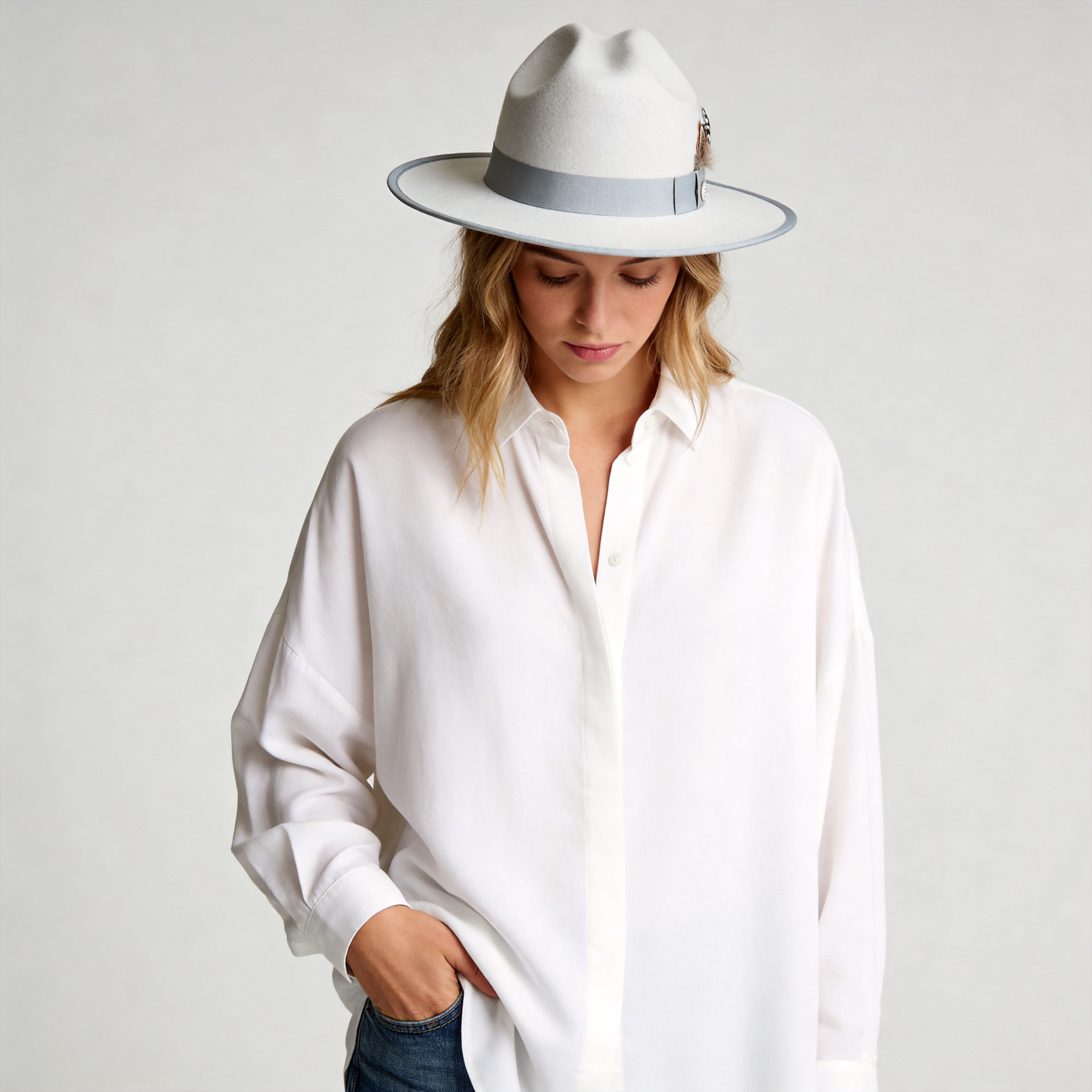 Fashionable Felt Fedora Hat in Sliver Grey