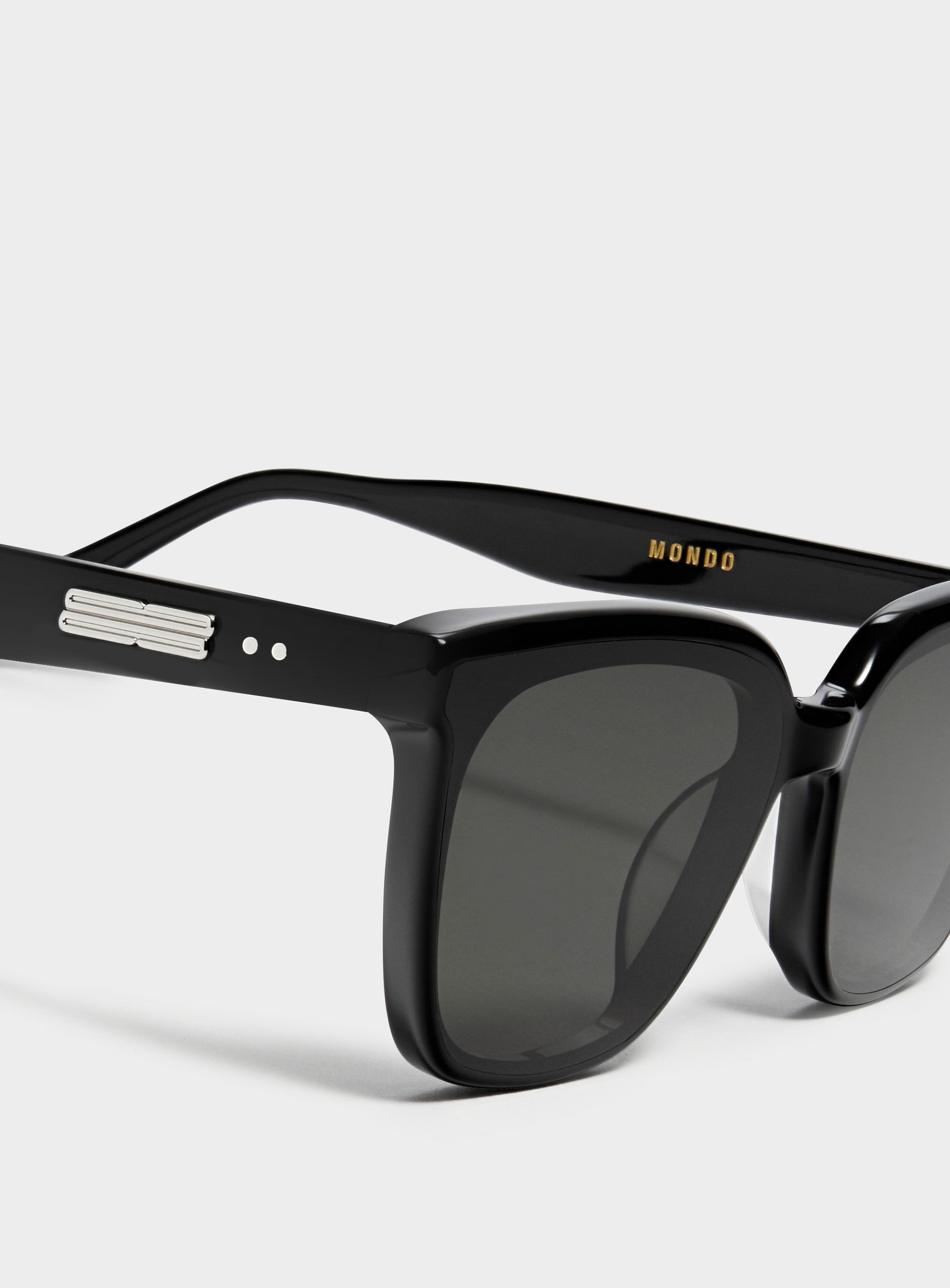 Mondo 01