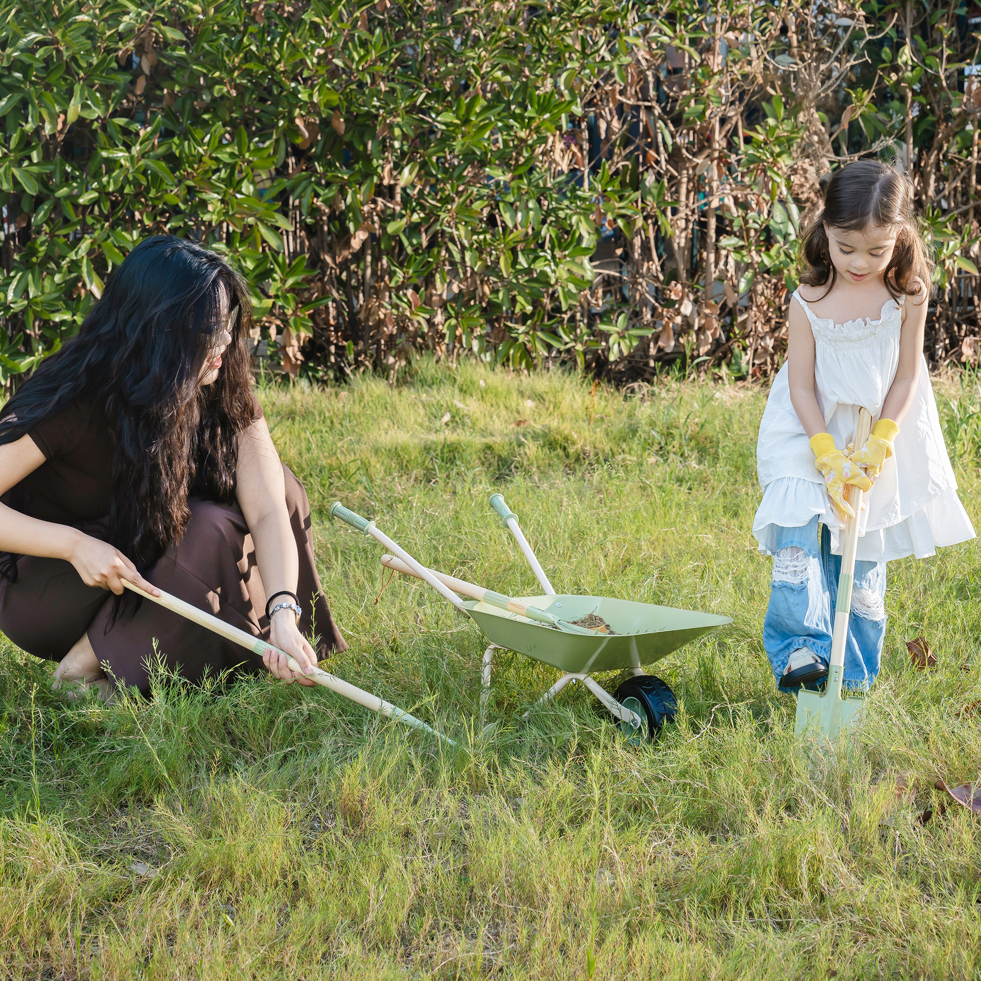 ROBUD Kids Wheelbarrow with Gardening Set