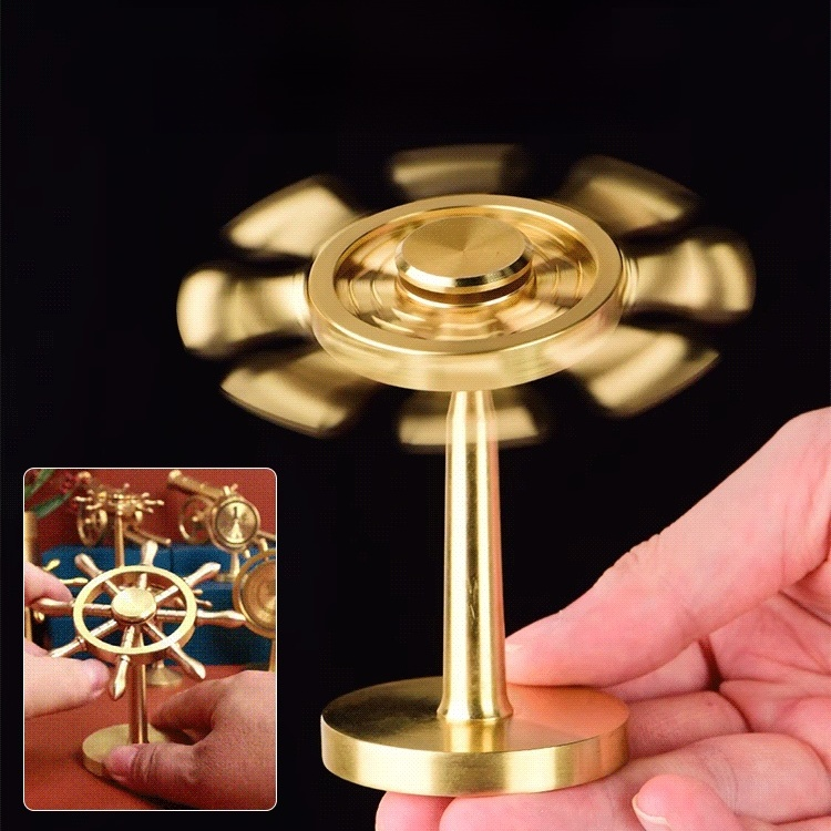 เครื่องประดับรูปพวงมาลัยเรือของคนขับเรือ