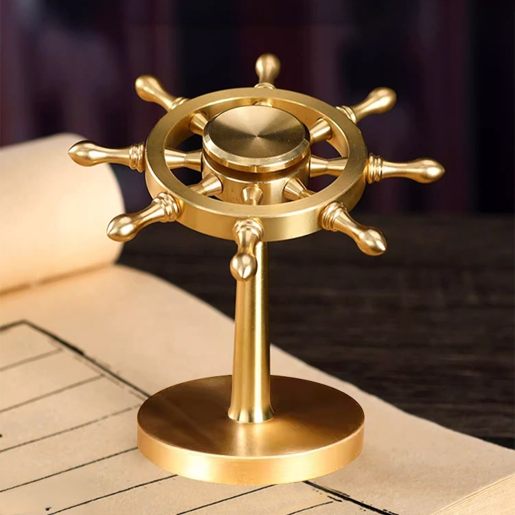 เครื่องประดับรูปพวงมาลัยเรือของคนขับเรือ