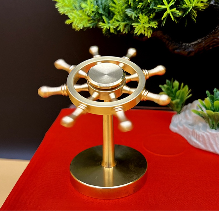 เครื่องประดับรูปพวงมาลัยเรือของคนขับเรือ