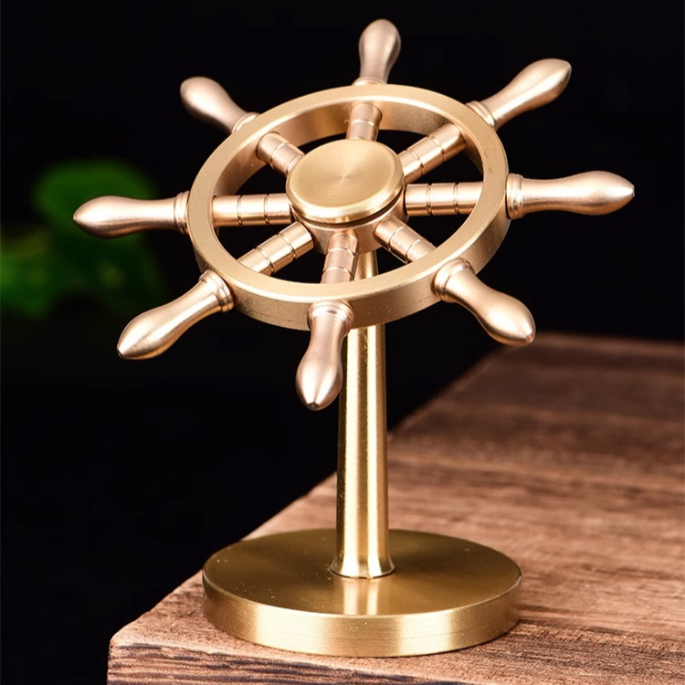 เครื่องประดับรูปพวงมาลัยเรือของคนขับเรือ