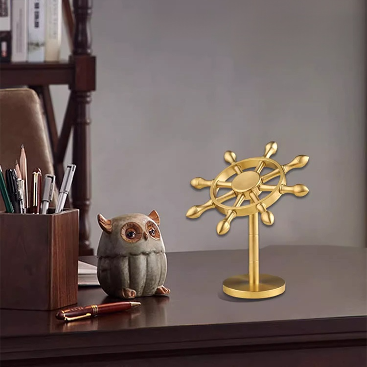 เครื่องประดับรูปพวงมาลัยเรือของคนขับเรือ