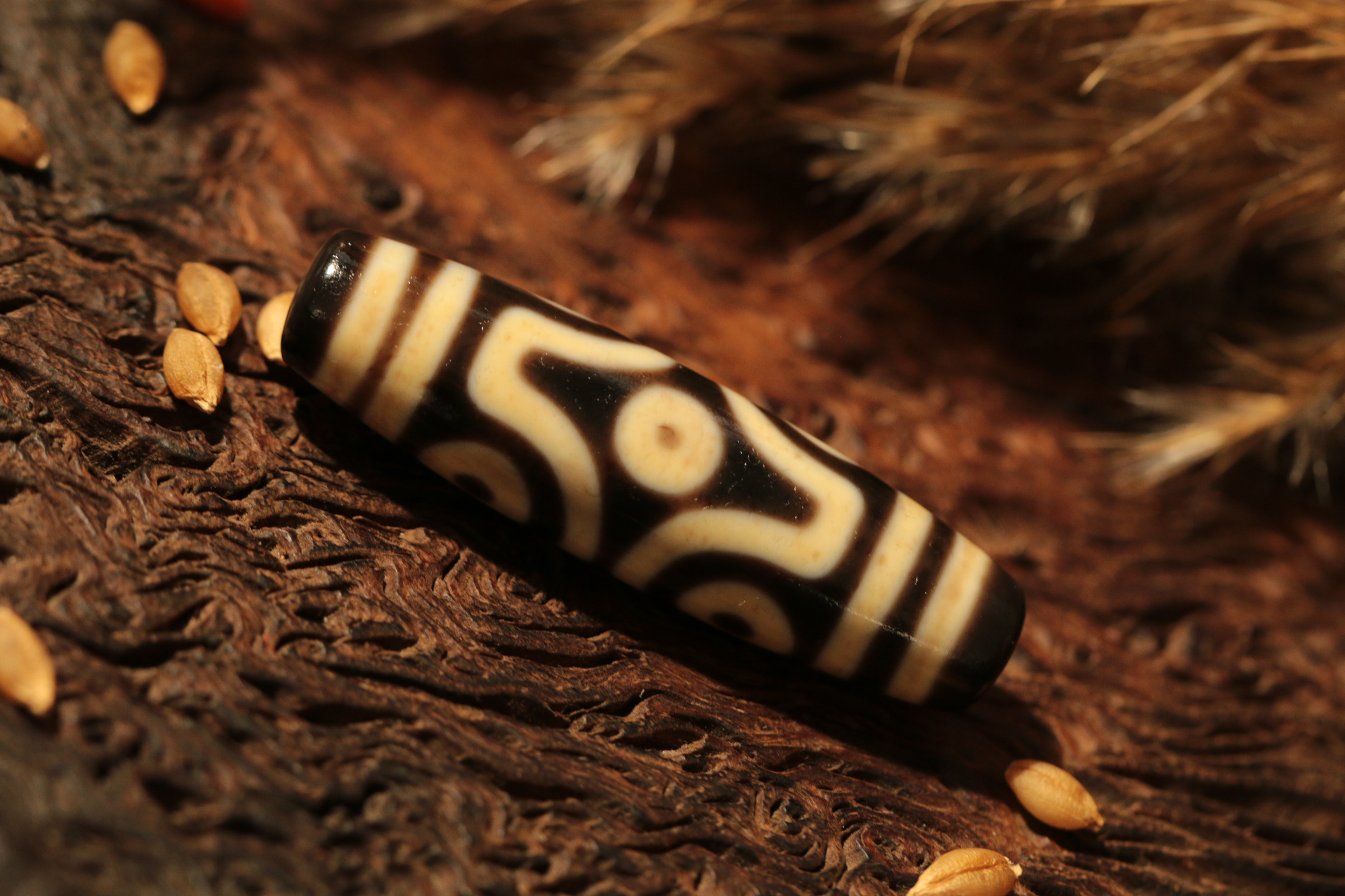 A Tibetan heirloom, the Six-Eyed Dzi Bead（Unique ID: tz-3-2370）