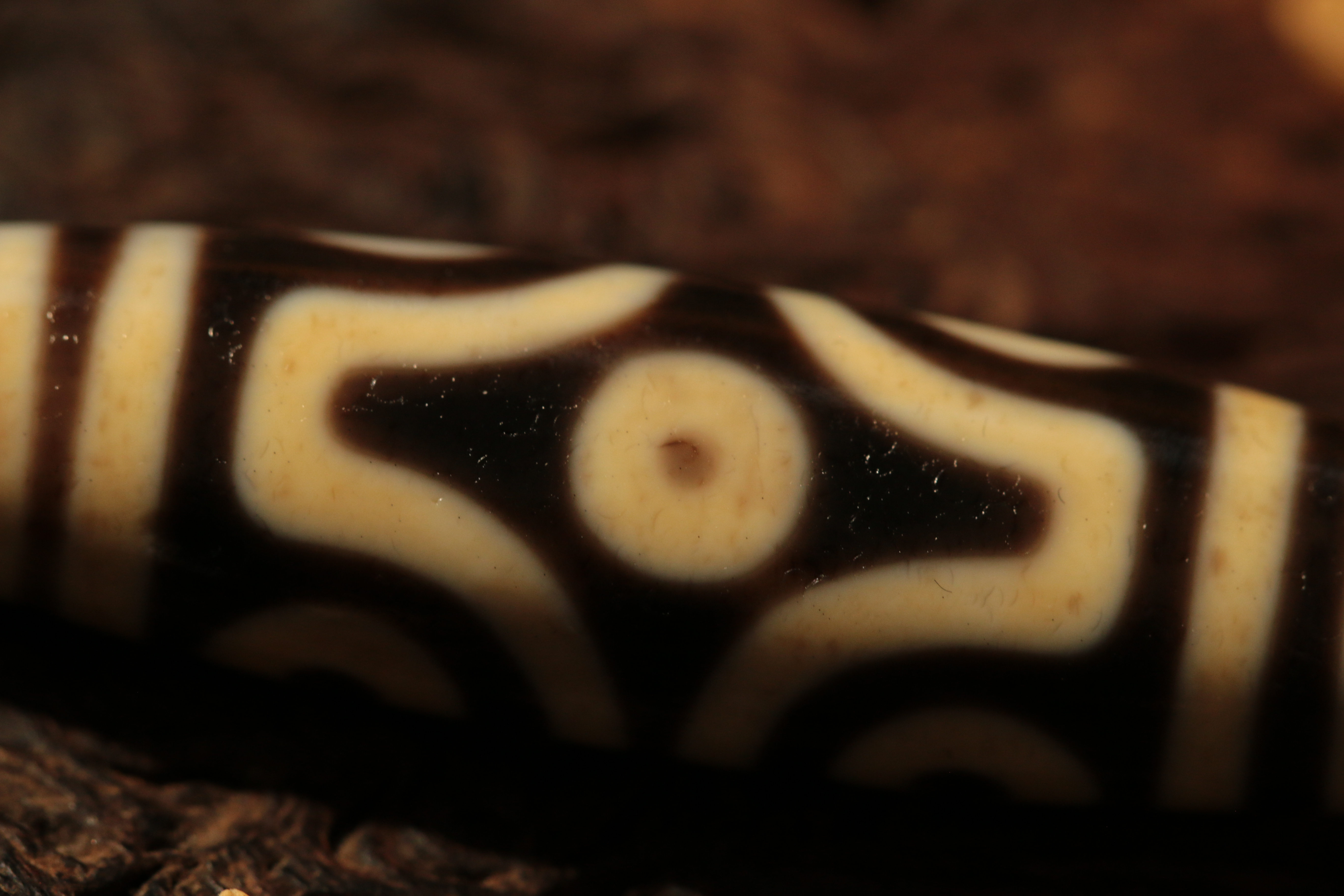 A Tibetan heirloom, the Six-Eyed Dzi Bead（Unique ID: tz-3-2370）