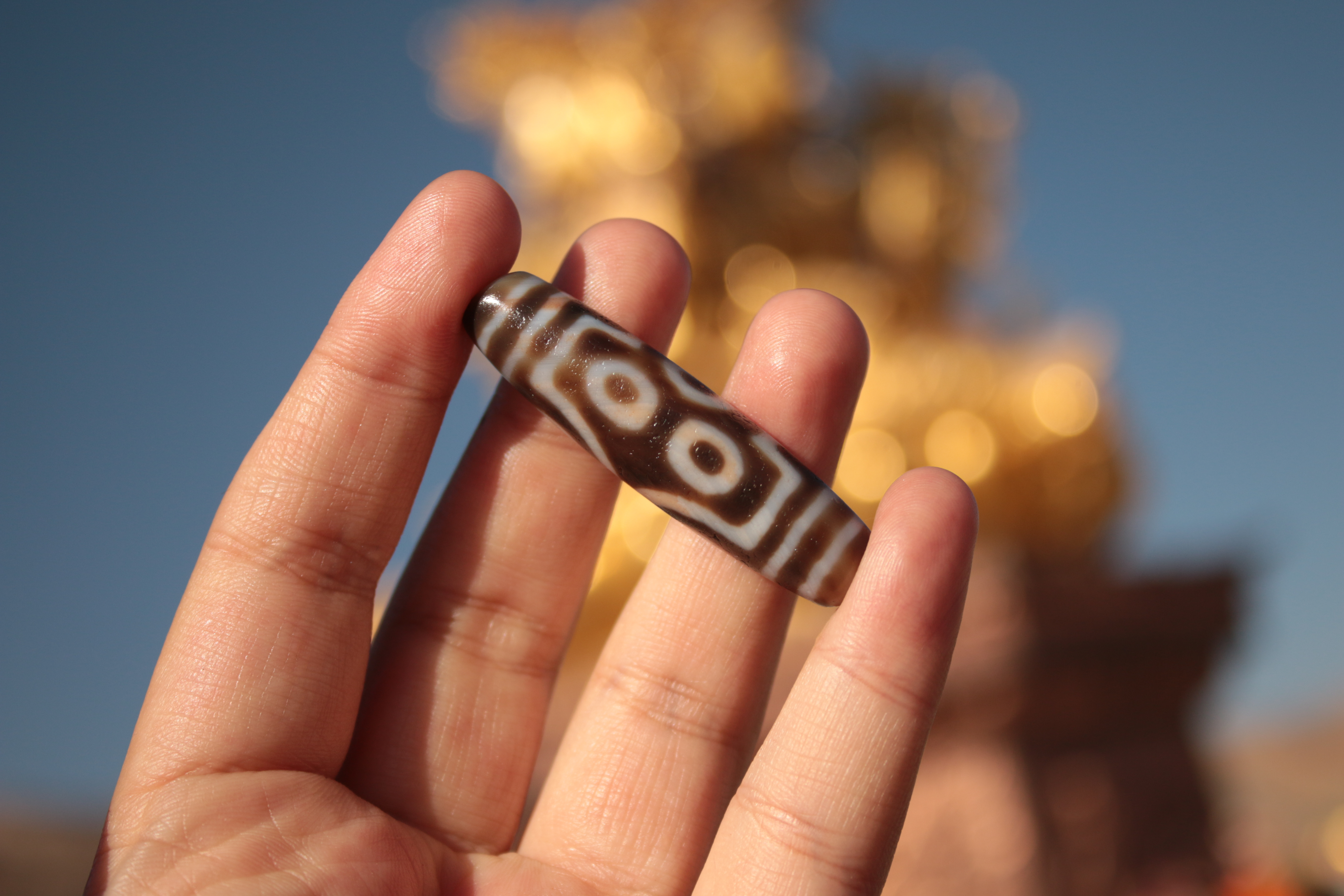 Tibetan Seven-Eyed Dzi Bead（Unique ID: tz-7-0733）