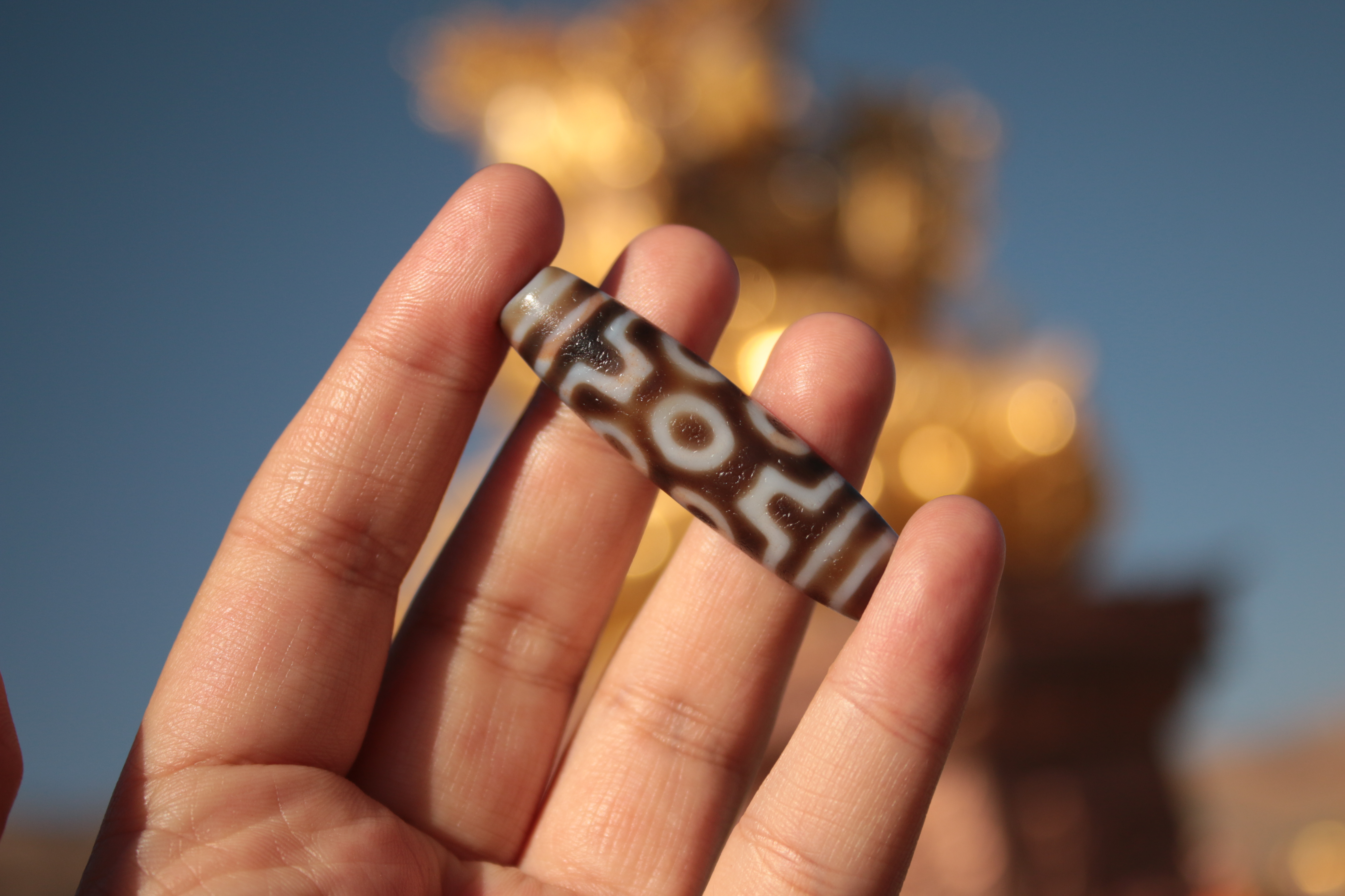 Tibetan Seven-Eyed Dzi Bead（Unique ID: tz-7-0733）