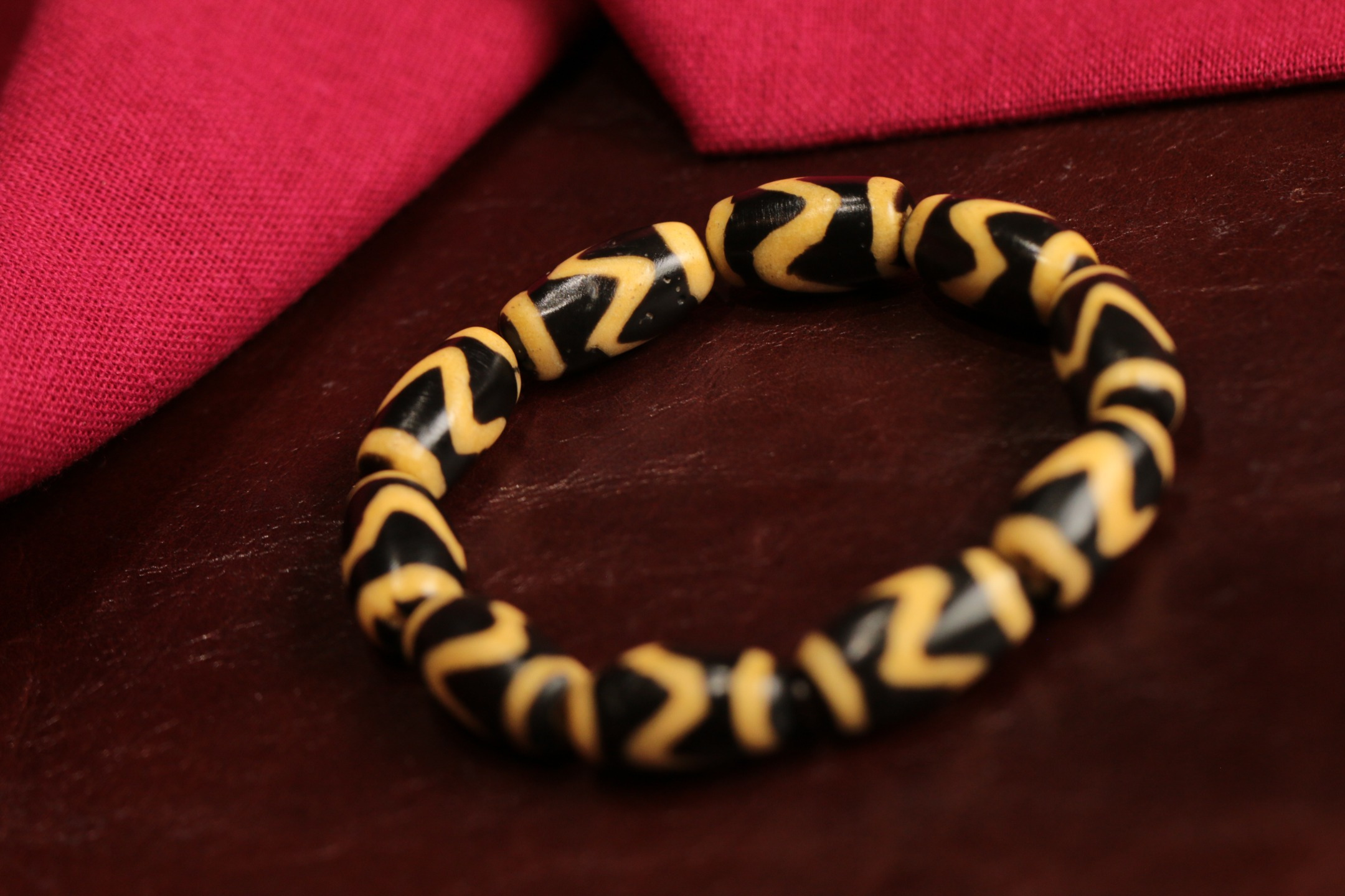 Tiger Tooth Dzi Bead Bracelet（Unique ID:cp-1-4671）