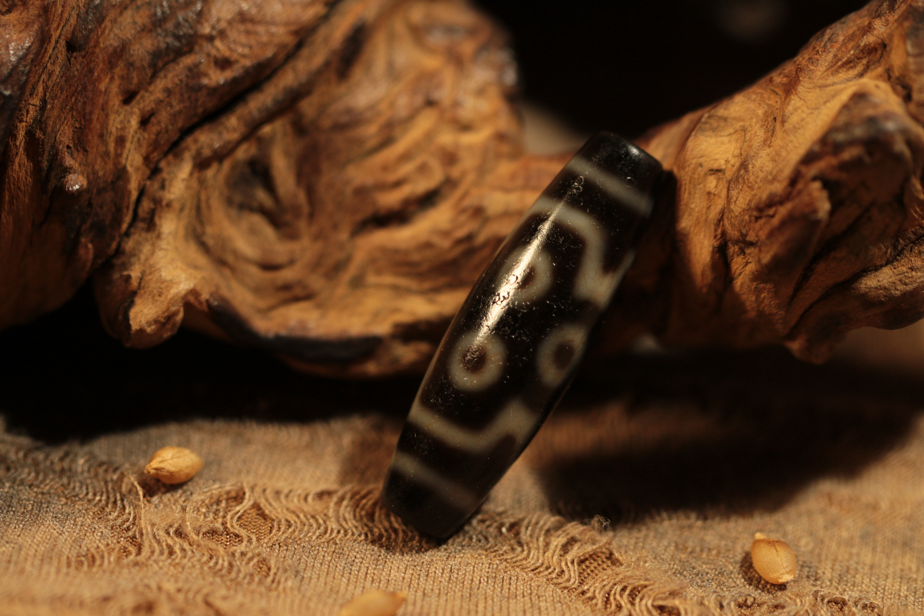 Seven-Eyed Dzi Bead（Unique ID:tz-7-0769）