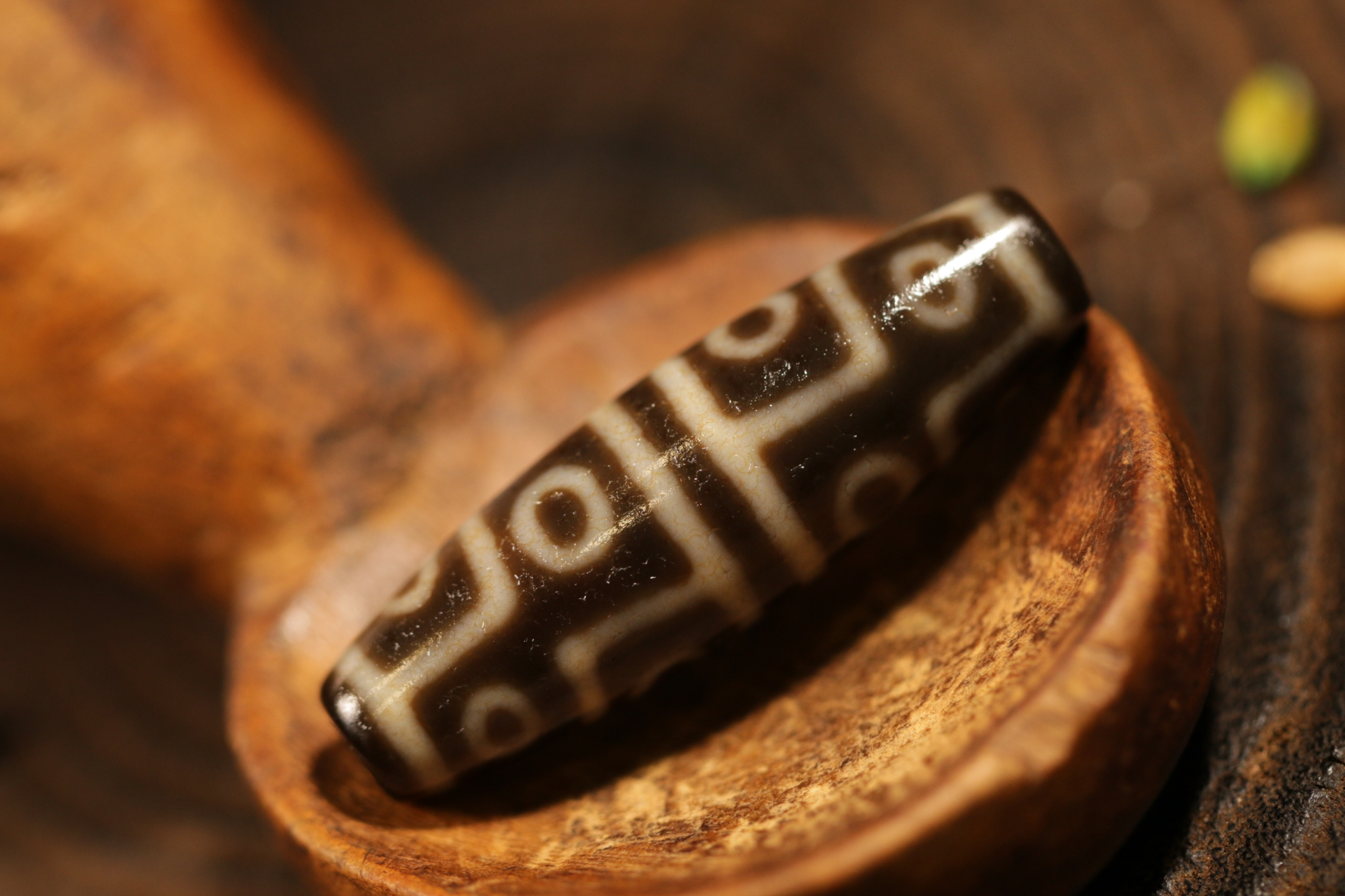 Twelve-Eyed Dzi Bead（Unique ID:tz-12-0087）