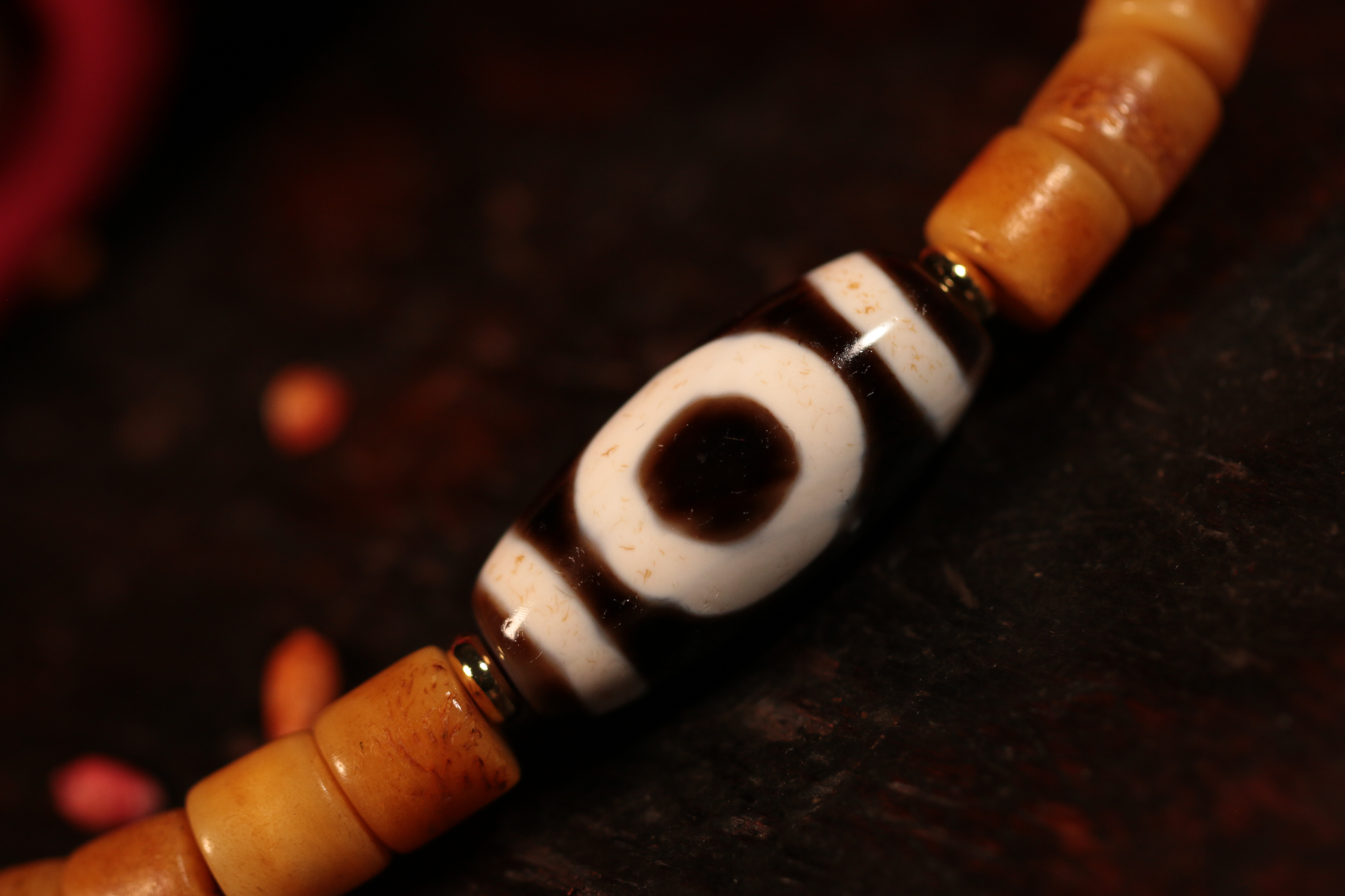 Linggu, holding a Heaven and Earth Dzi Bead bracelet.（Unique ID:cp-1-6428）