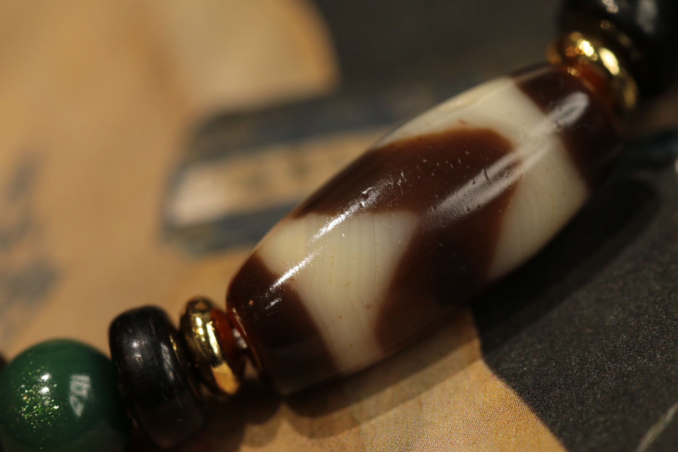 Tiger Tooth Dzi Bead and Coconut Shell Bead Bracelet（Unique ID:cp-1-4348）