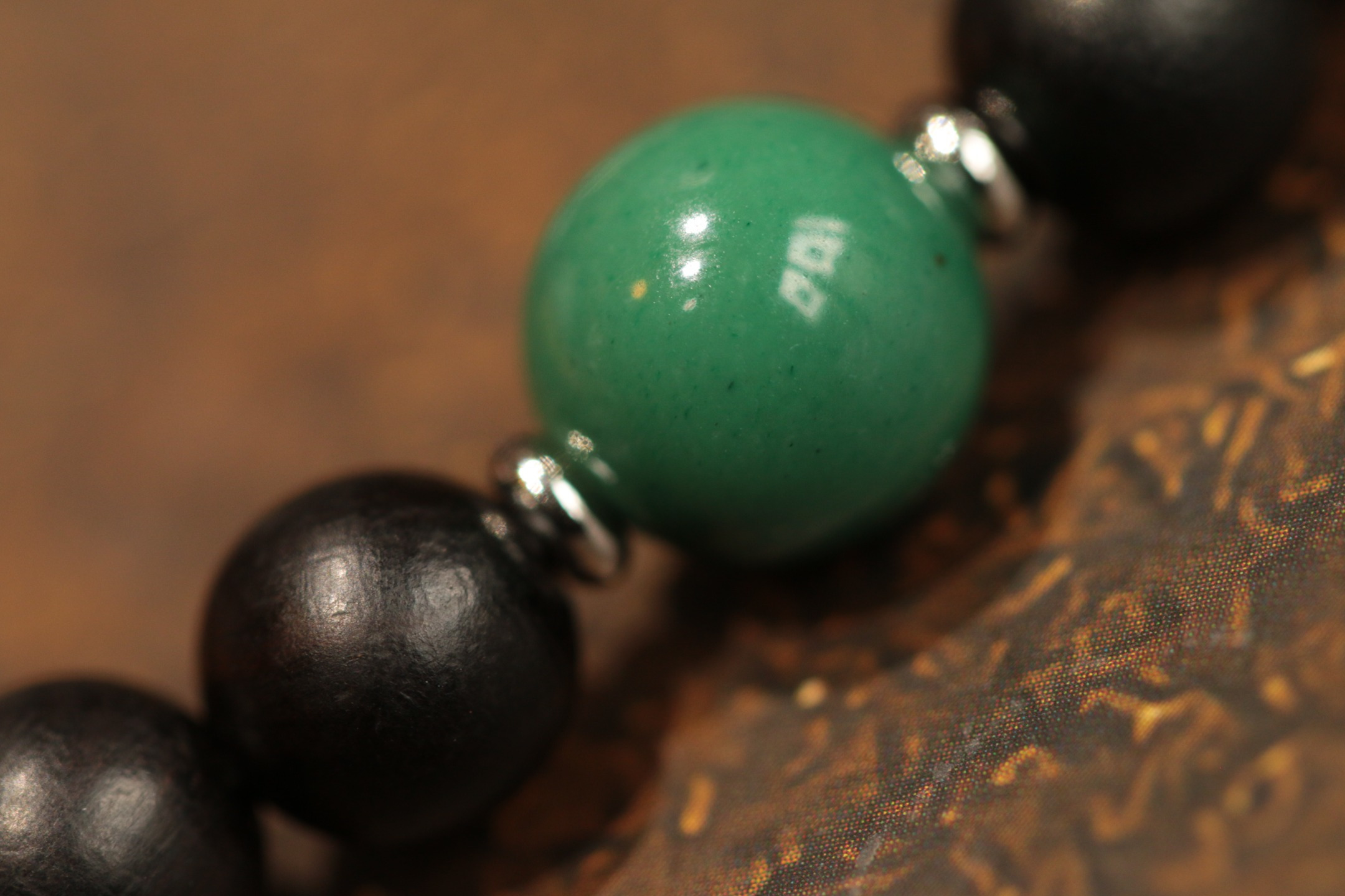 Tiger-Tooth Dzi Bead and Agarwood Bracelet（Unique ID:cp-1-4352）