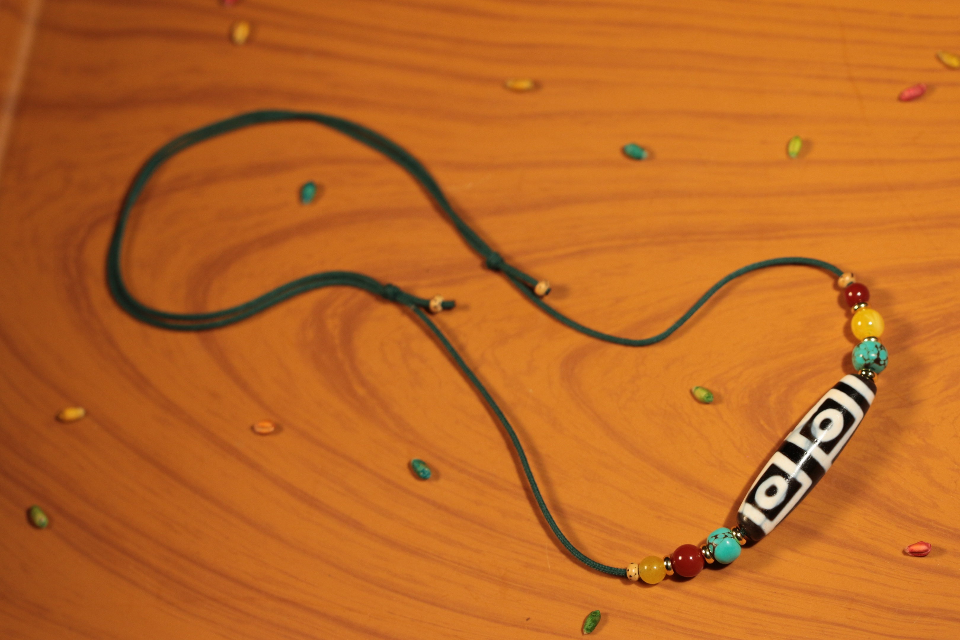 Four-Eyed Dzi Bead Clavicle Necklace（Unique ID:cp-2-2966）