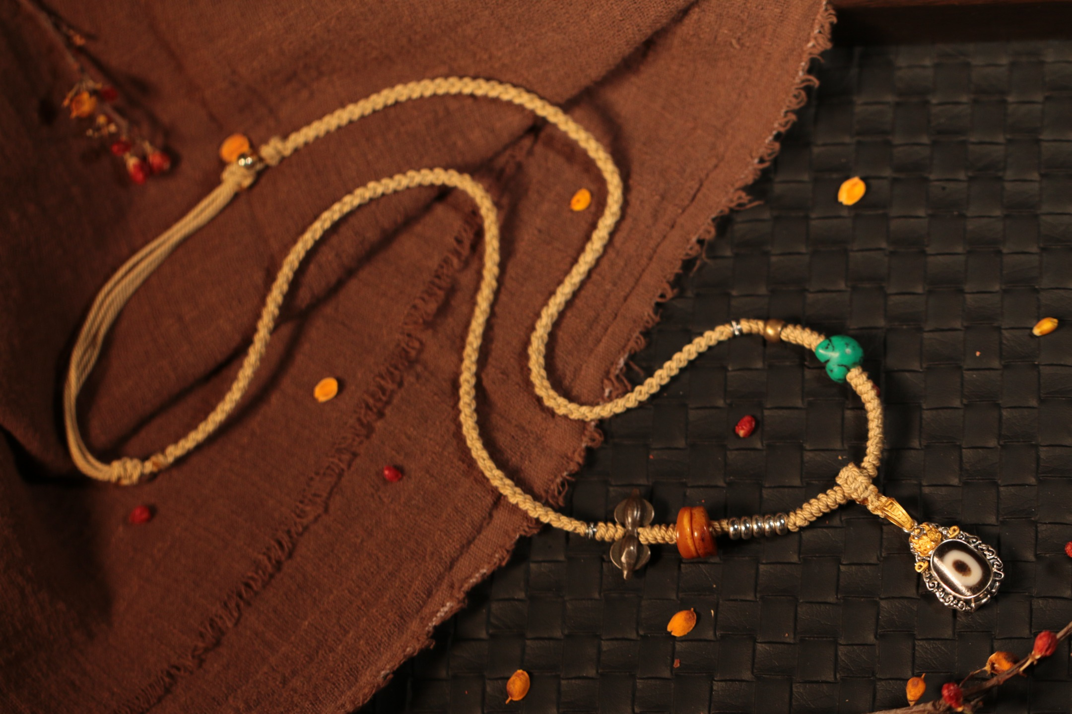Dzi Bead and Garuda Collarbone Necklace（Unique ID:cp-2-2654）