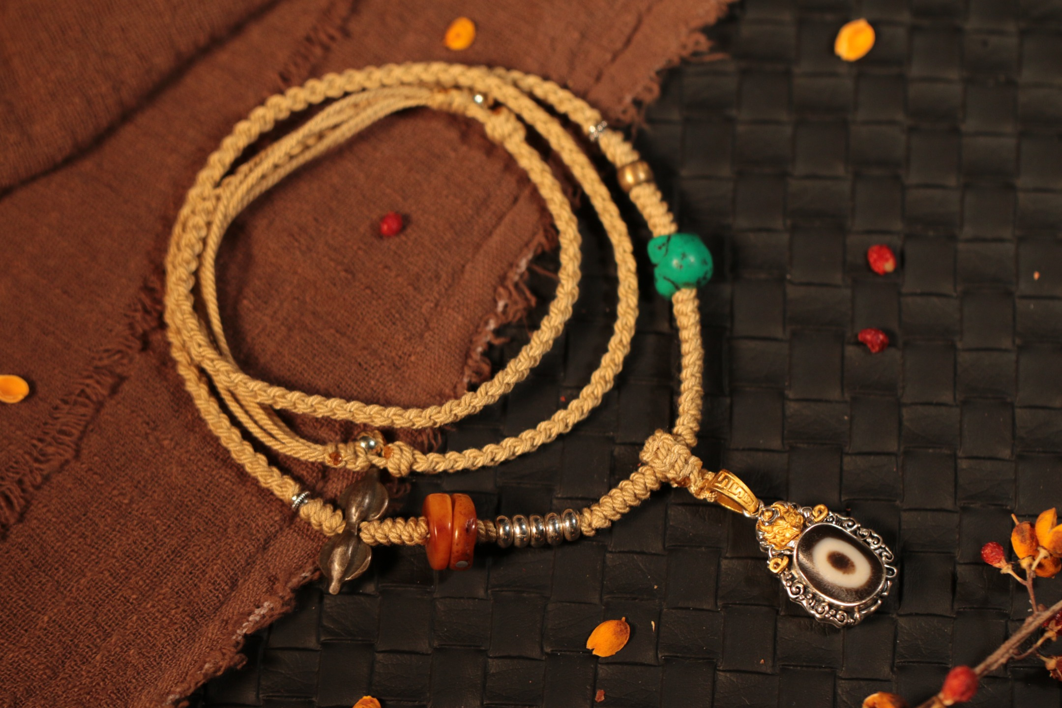 Dzi Bead and Garuda Collarbone Necklace（Unique ID:cp-2-2654）
