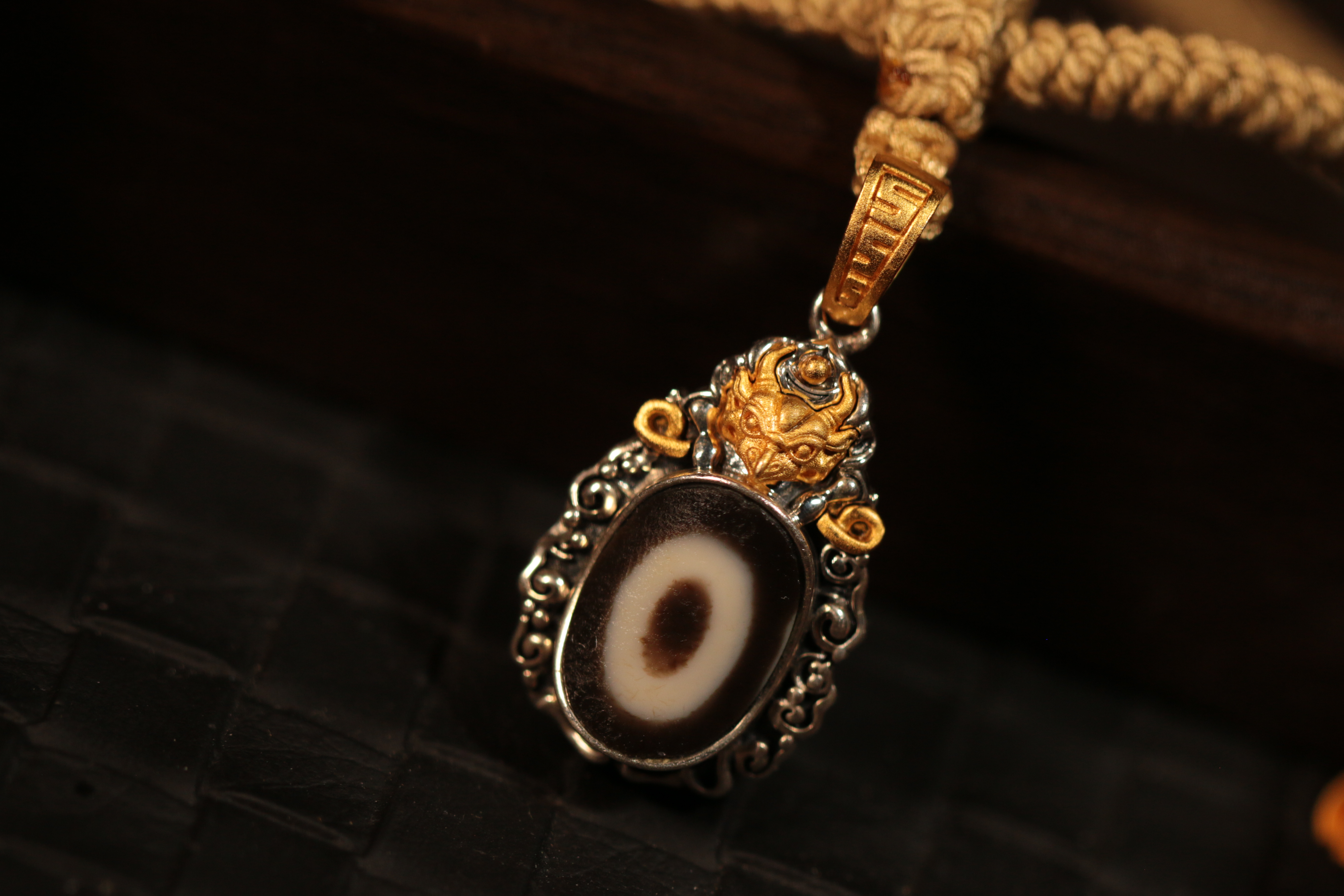Dzi Bead and Garuda Collarbone Necklace（Unique ID:cp-2-2654）