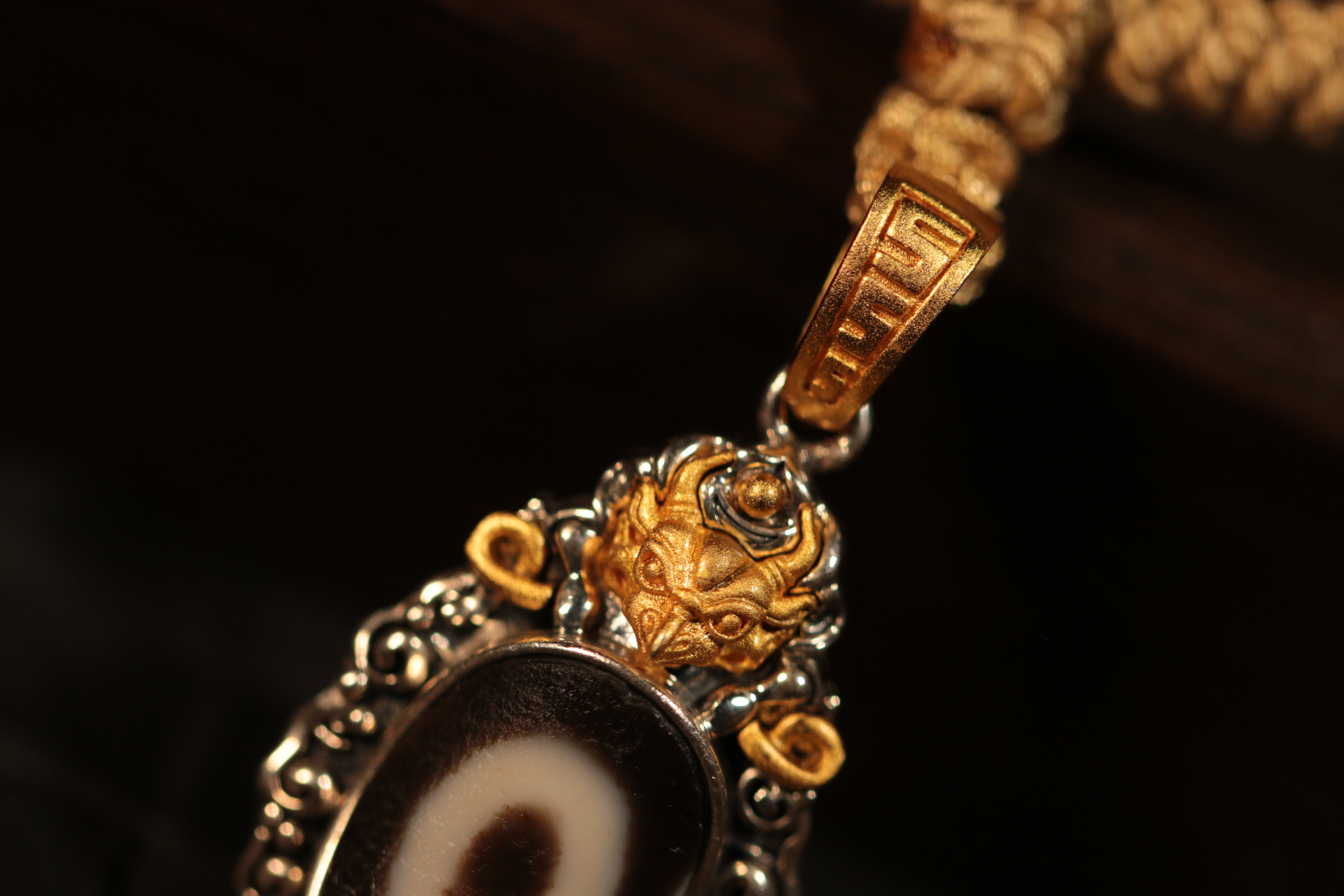 Dzi Bead and Garuda Collarbone Necklace（Unique ID:cp-2-2654）