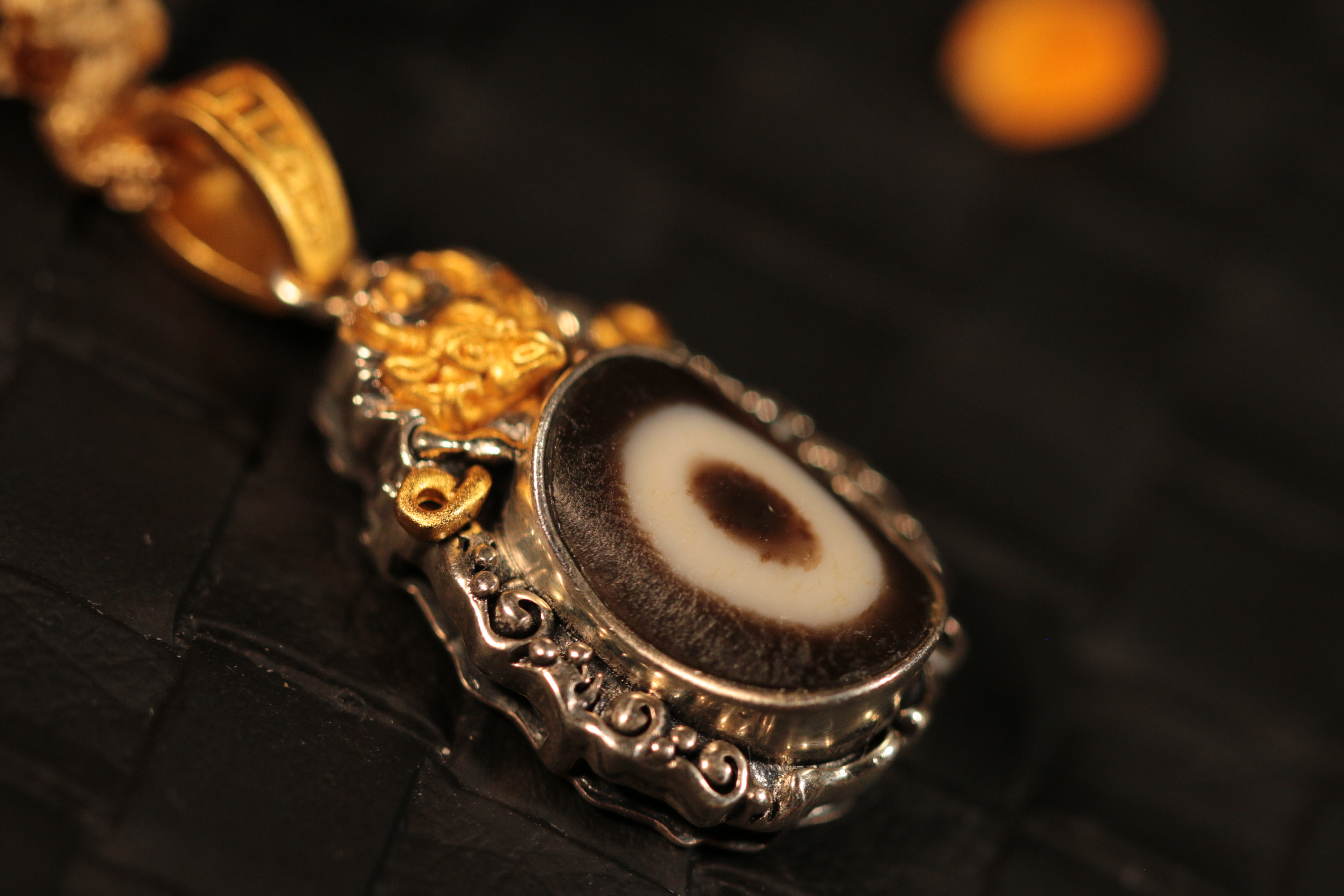 Dzi Bead and Garuda Collarbone Necklace（Unique ID:cp-2-2654）
