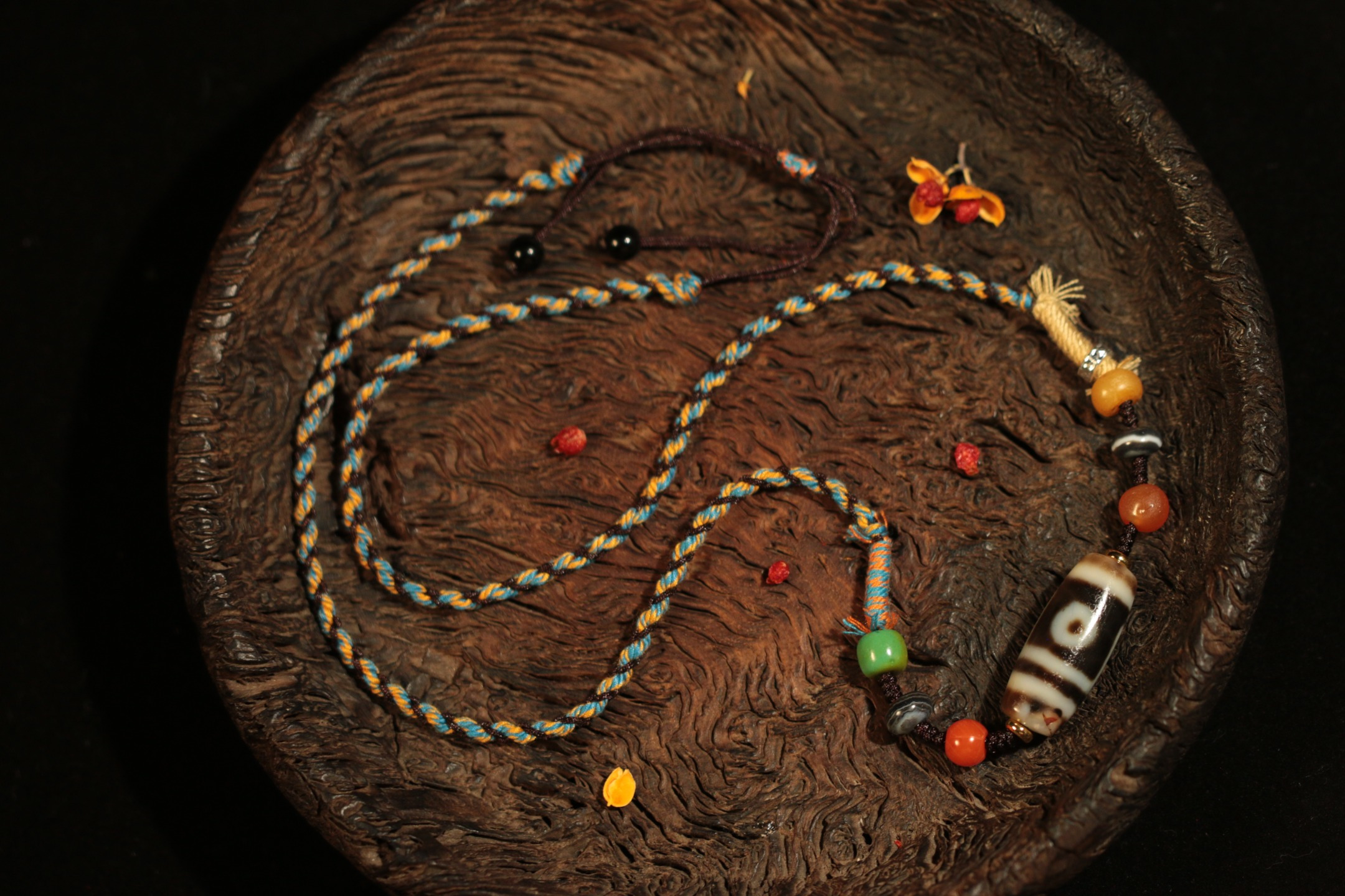 Two-Eyed Dzi Bead Clavicle Necklace（Unique ID:cp-2-2804）