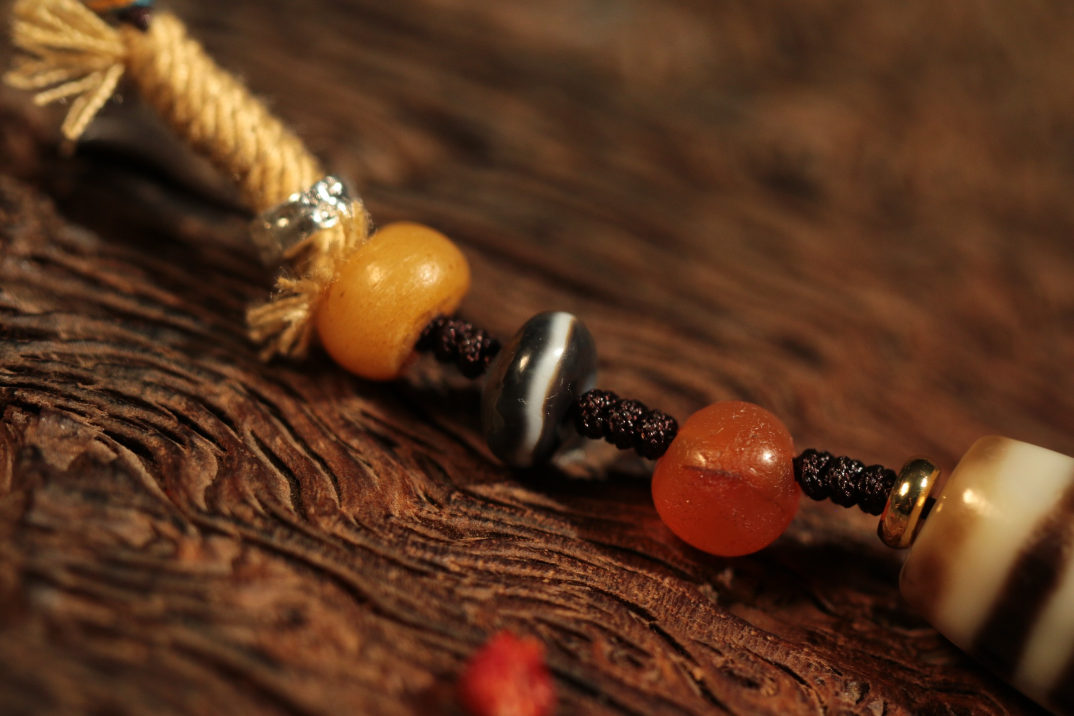 Two-Eyed Dzi Bead Clavicle Necklace（Unique ID:cp-2-2804）